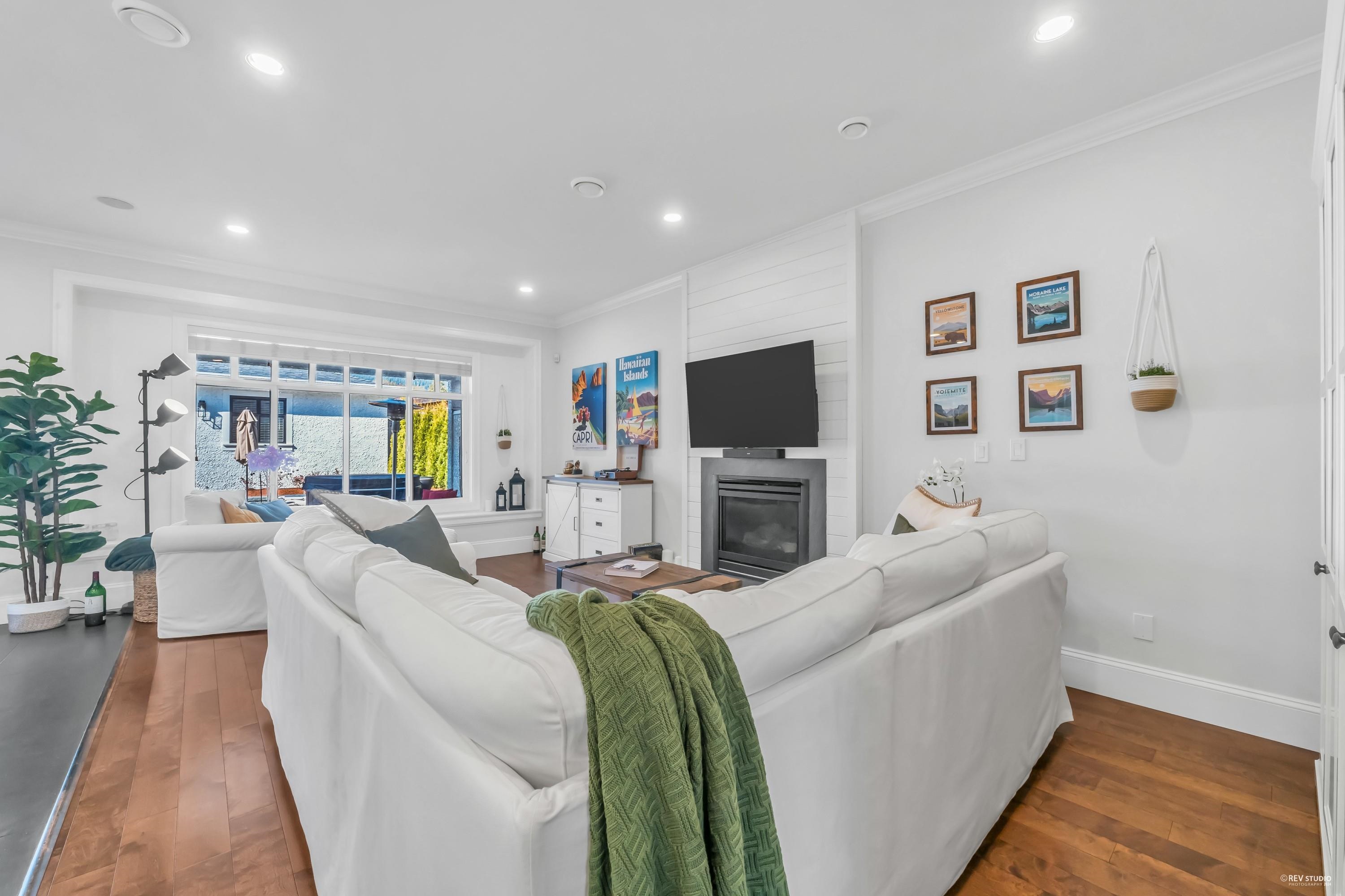 Listing image of 338 W 17TH STREET