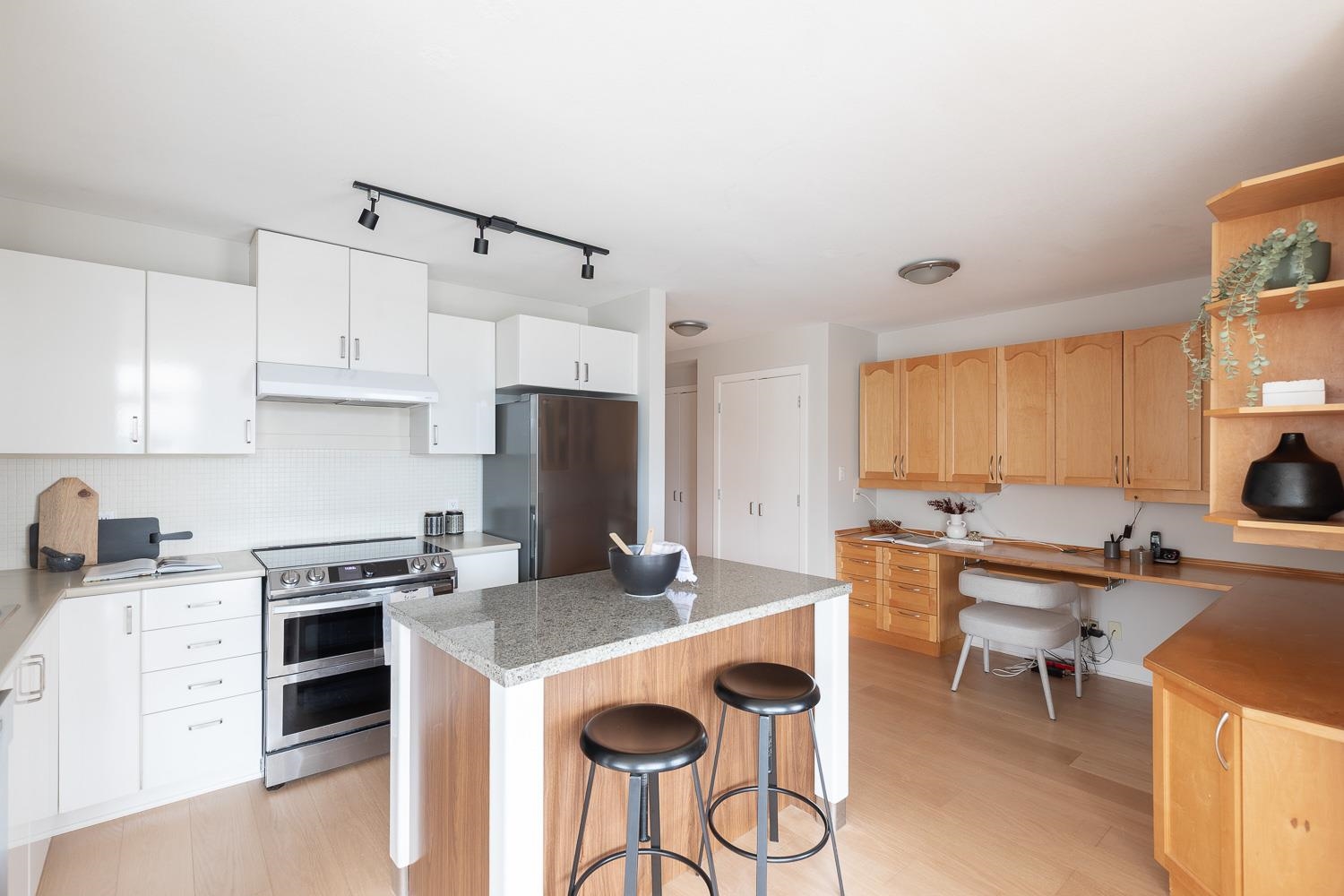 Listing image of 1406 155 W 1ST STREET