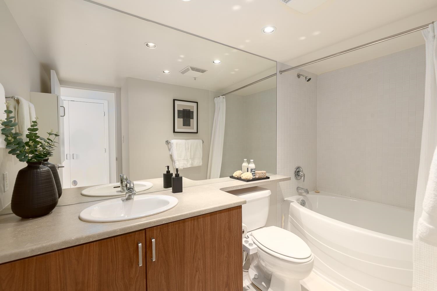 Listing image of 1406 155 W 1ST STREET