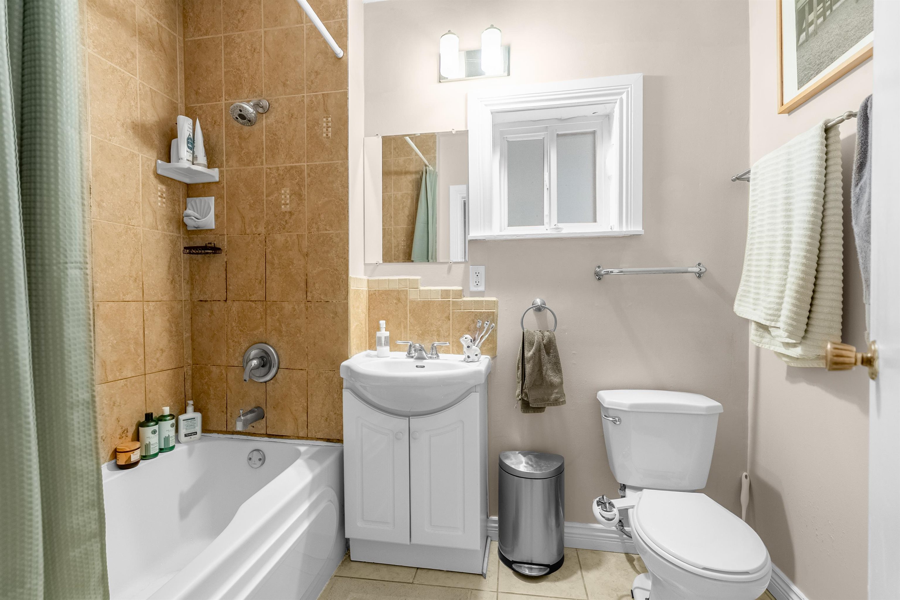 Listing image of 610 SALSBURY DRIVE