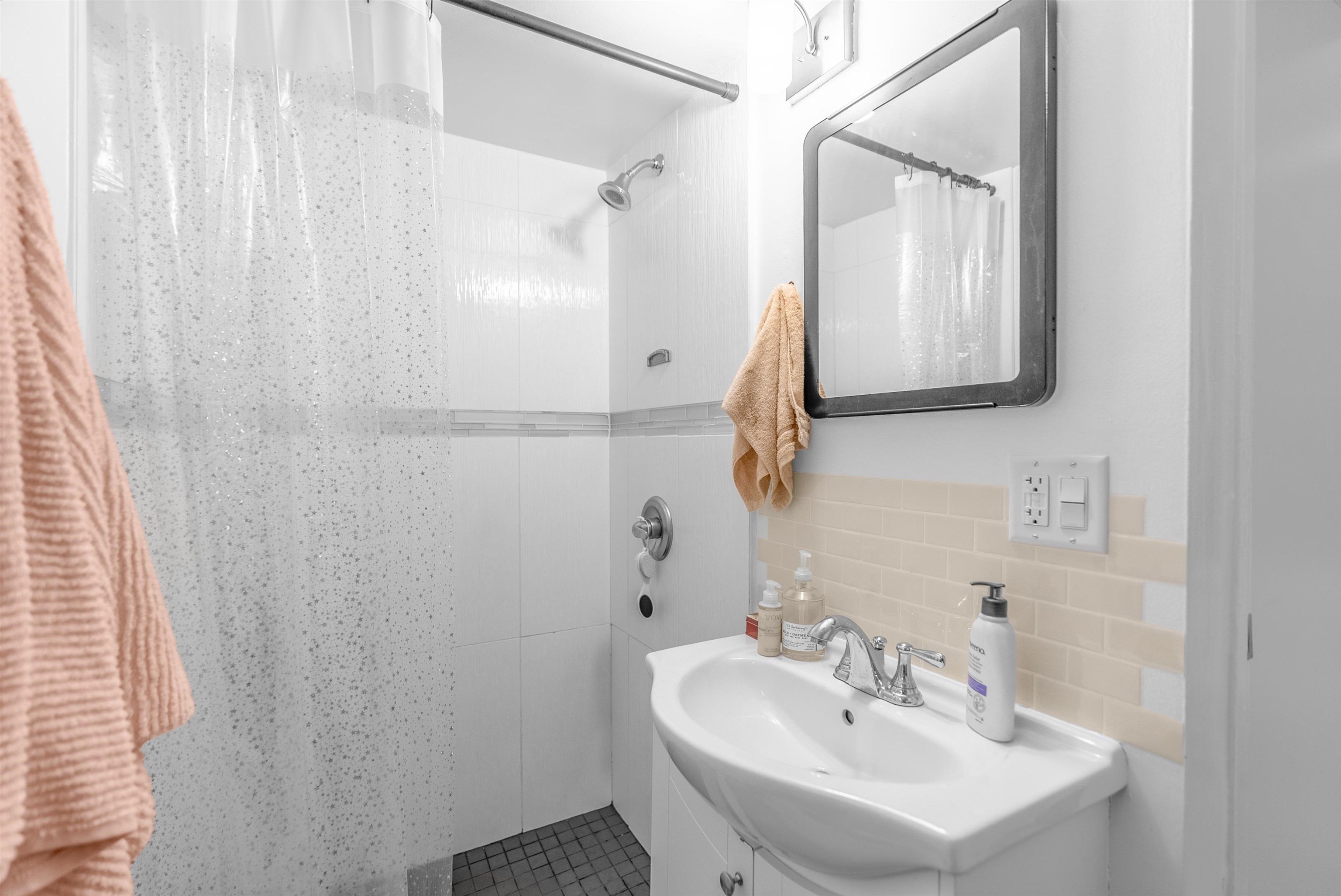 Listing image of 610 SALSBURY DRIVE