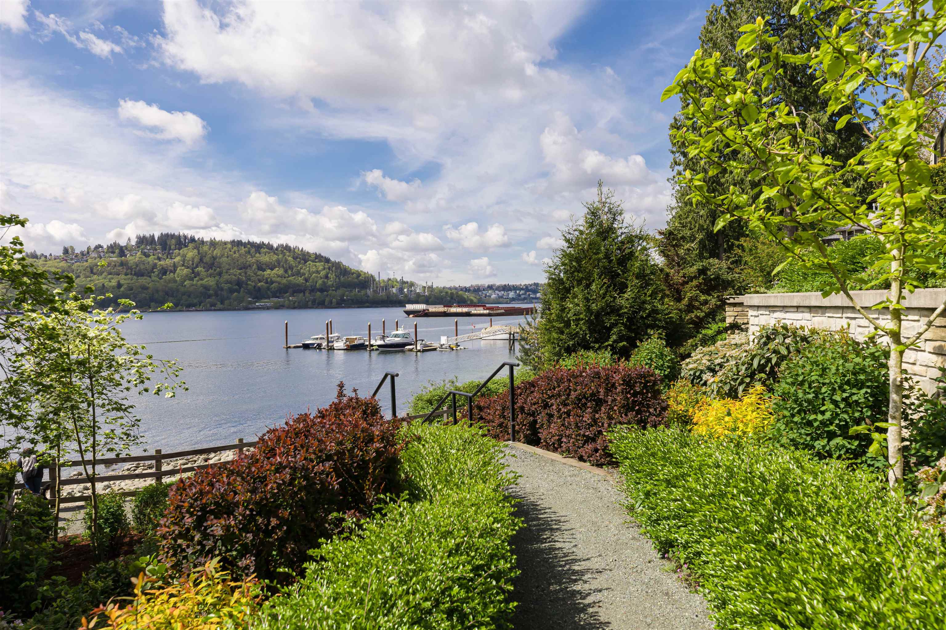Listing image of 3913 CATES LANDING WAY