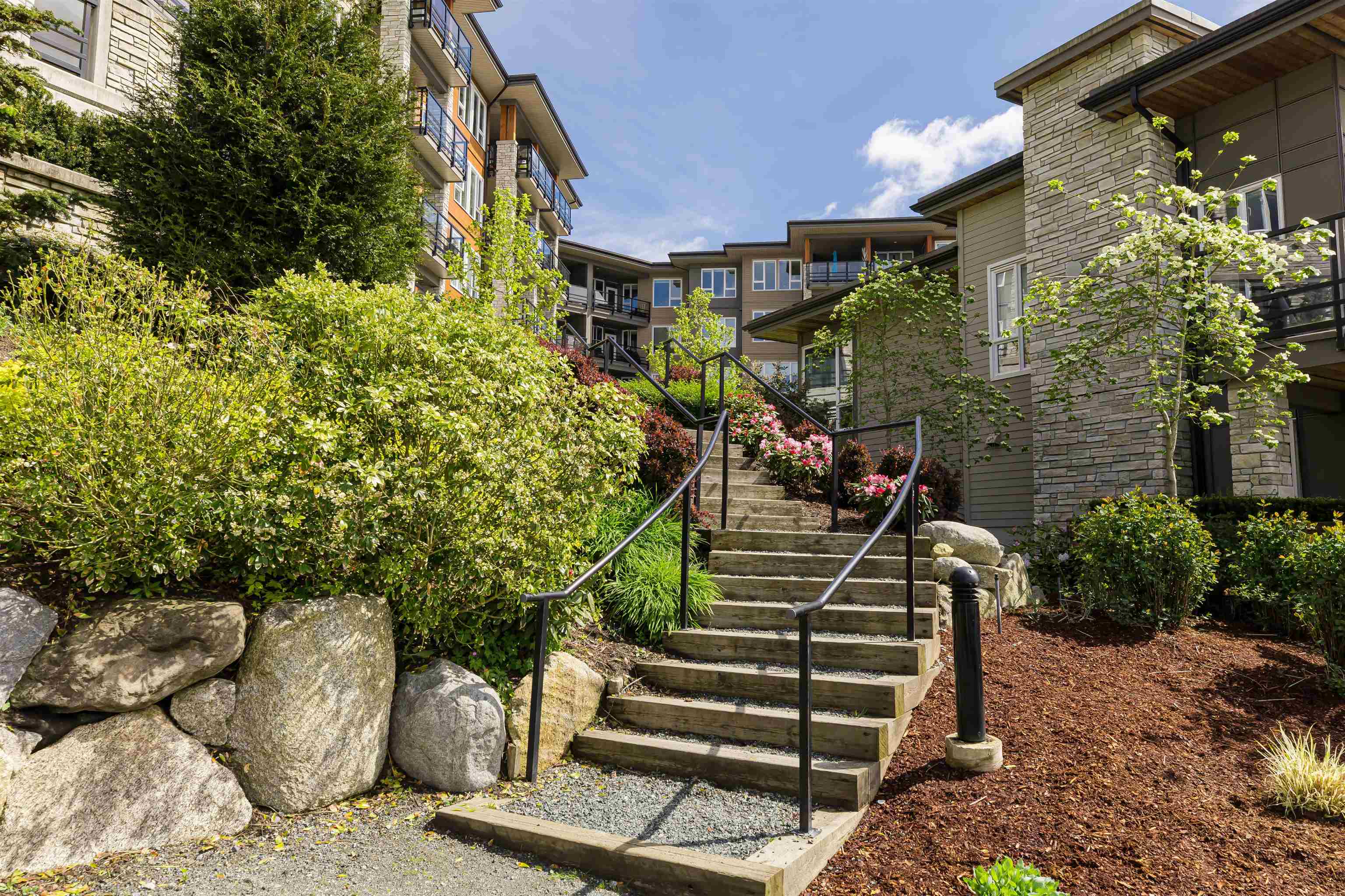 Listing image of 3913 CATES LANDING WAY