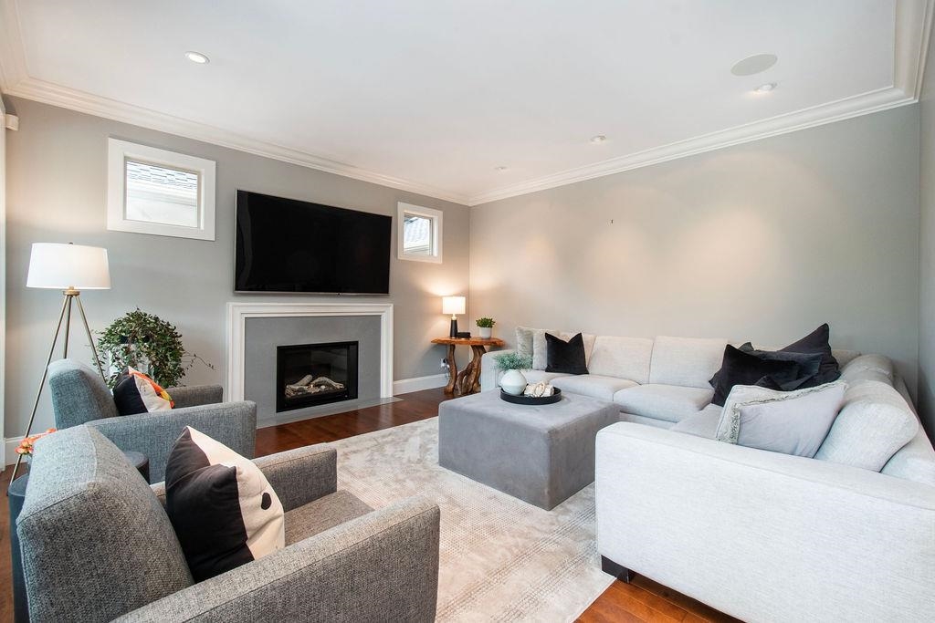Listing image of 956 BELMONT AVENUE