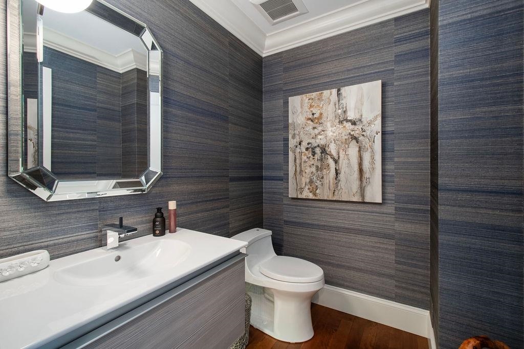 Listing image of 956 BELMONT AVENUE