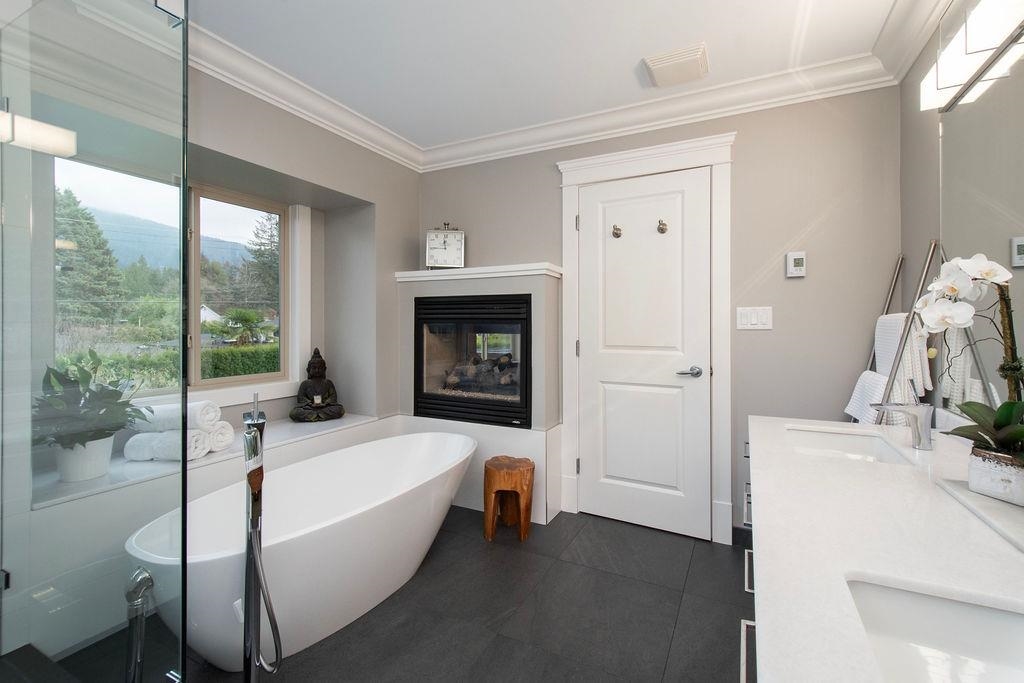 Listing image of 956 BELMONT AVENUE