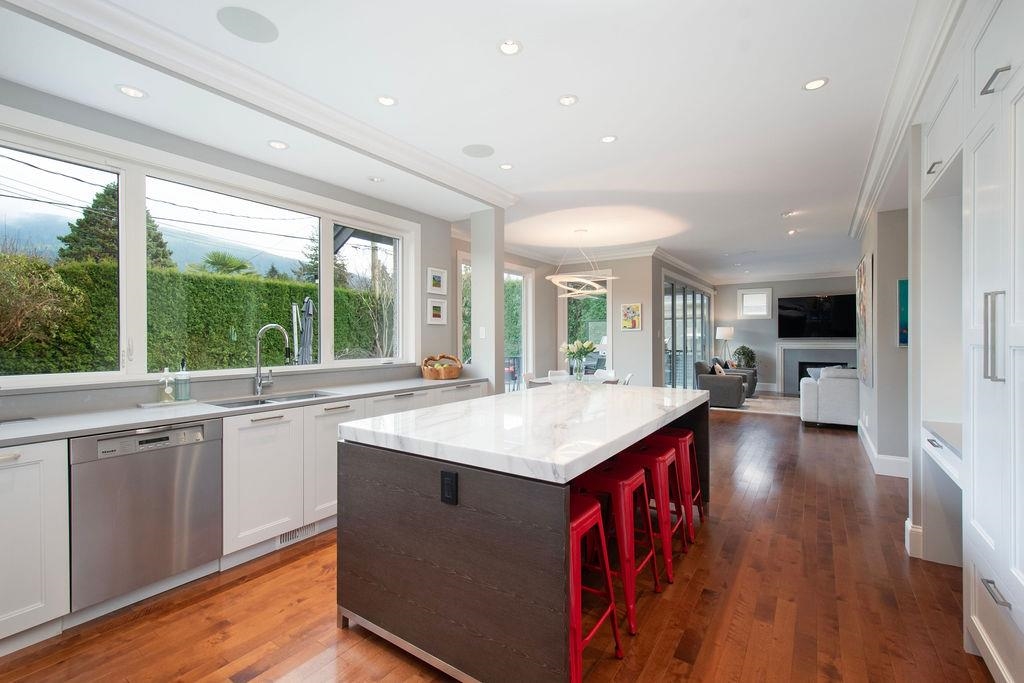 Listing image of 956 BELMONT AVENUE