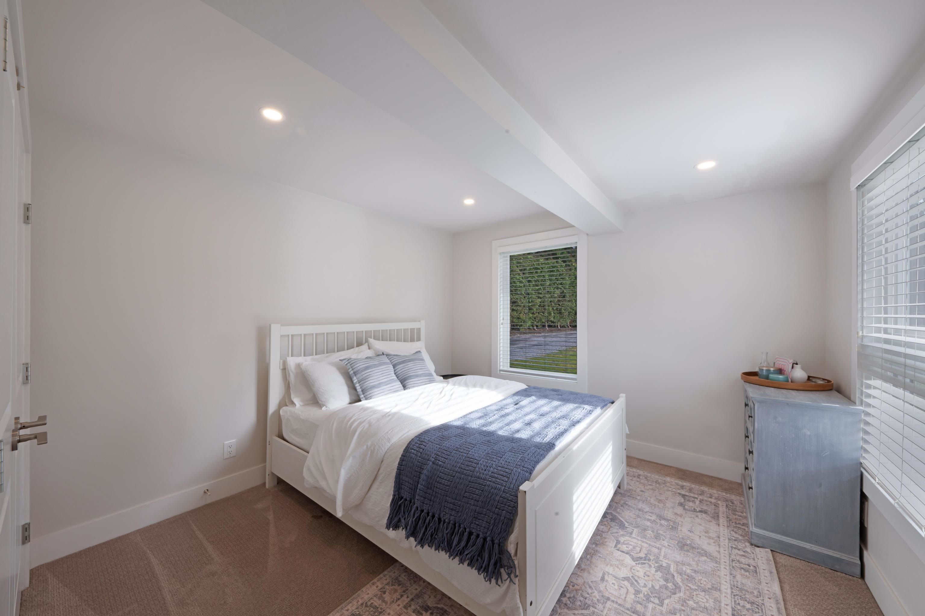 Listing image of 799 GRANTHAM PLACE