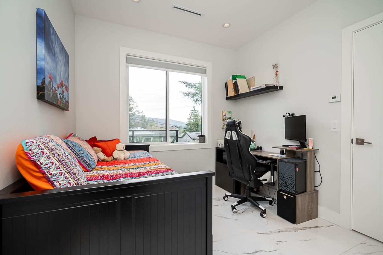 Listing image of 4365 MOUNTAIN HIGHWAY