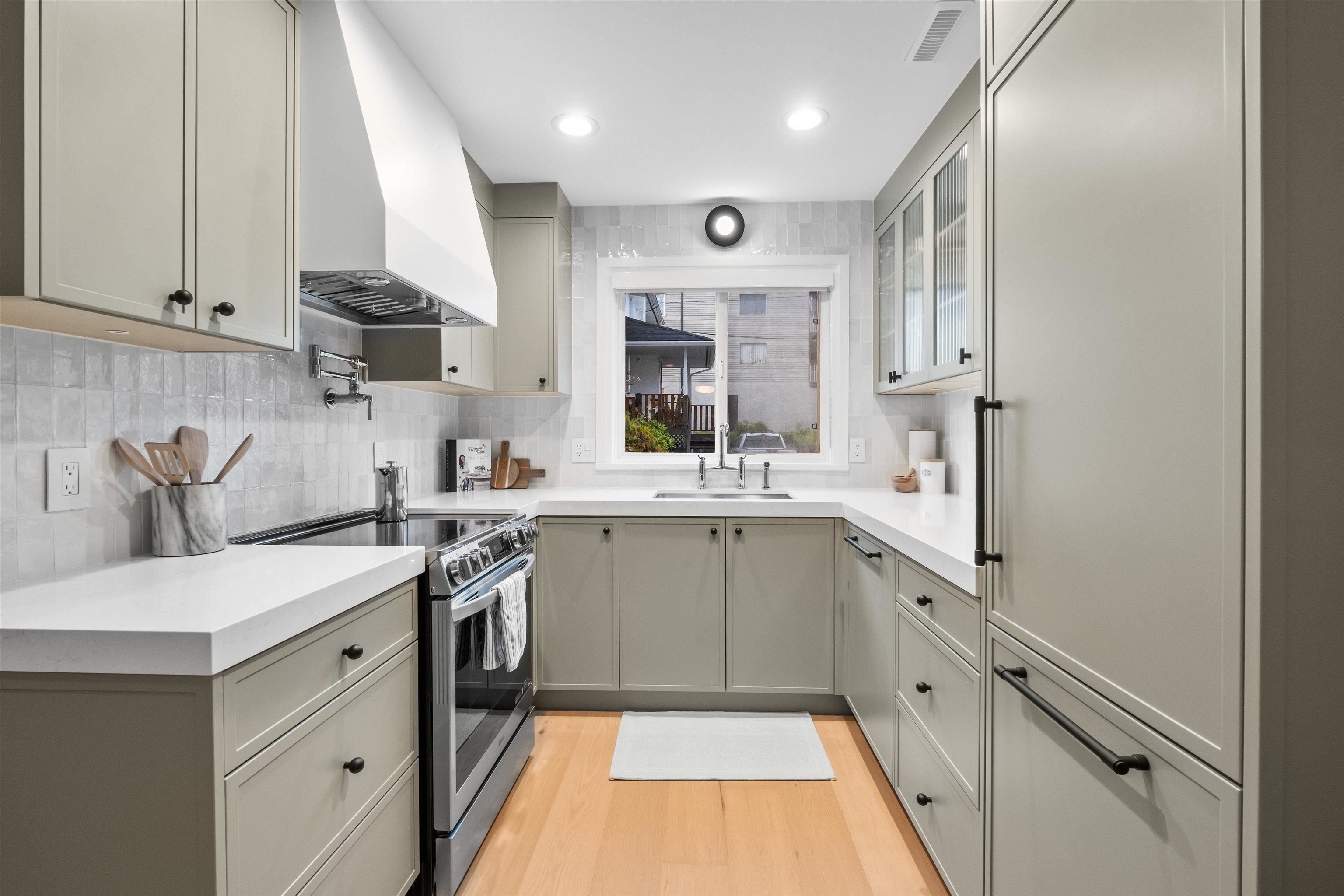 Listing image of 106 E 26TH STREET
