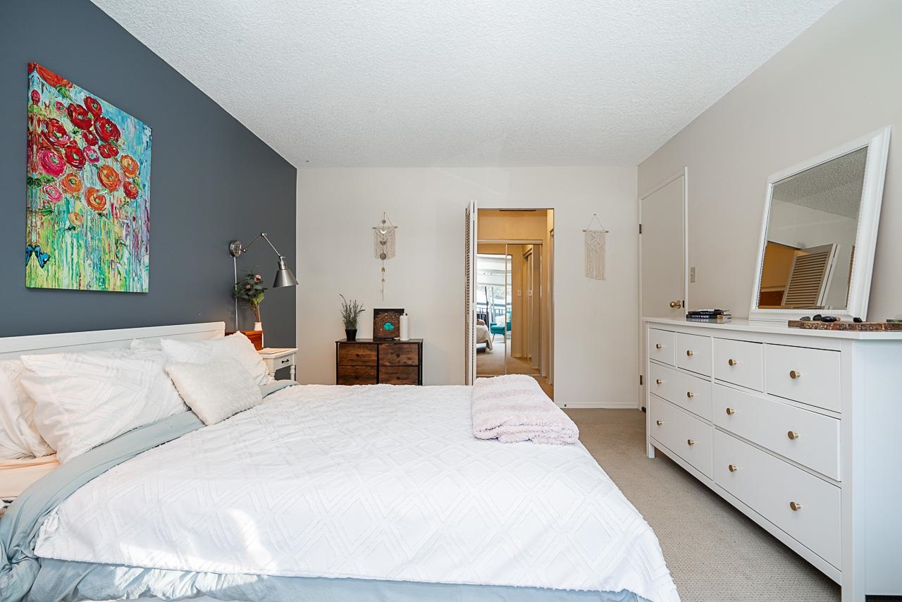 Listing image of 1041 HERITAGE BOULEVARD