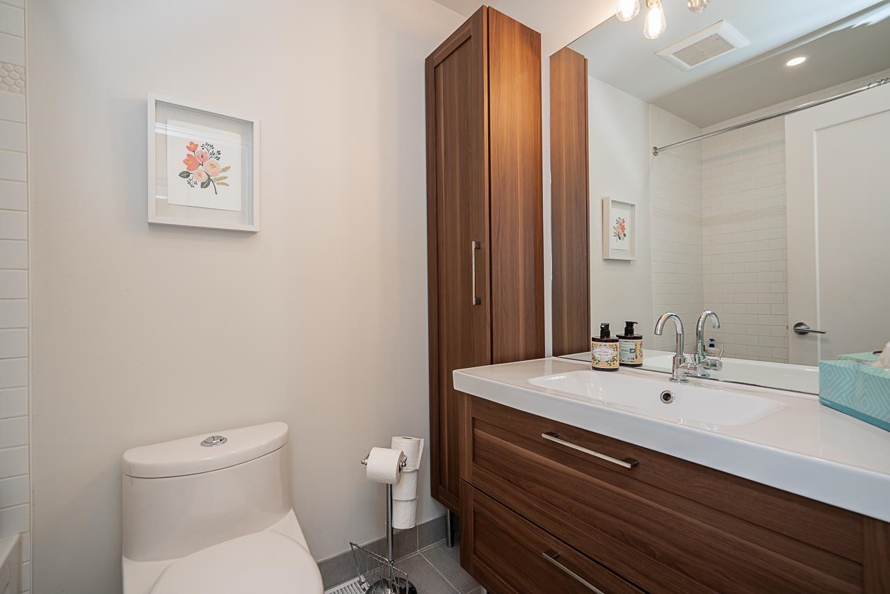 Listing image of 1041 HERITAGE BOULEVARD