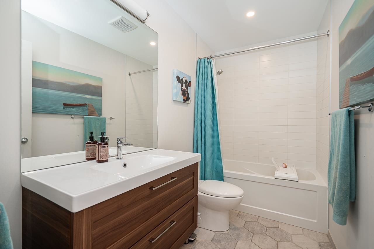 Listing image of 1041 HERITAGE BOULEVARD