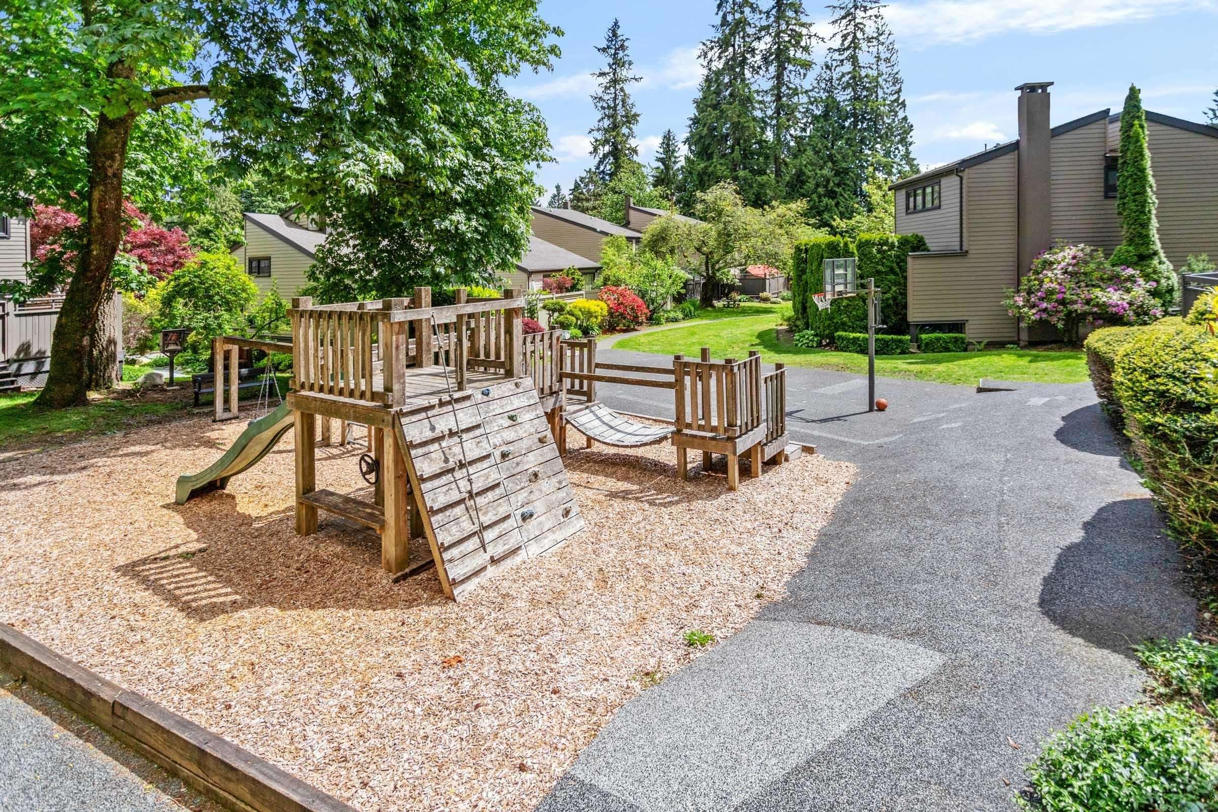 Listing image of 1041 HERITAGE BOULEVARD