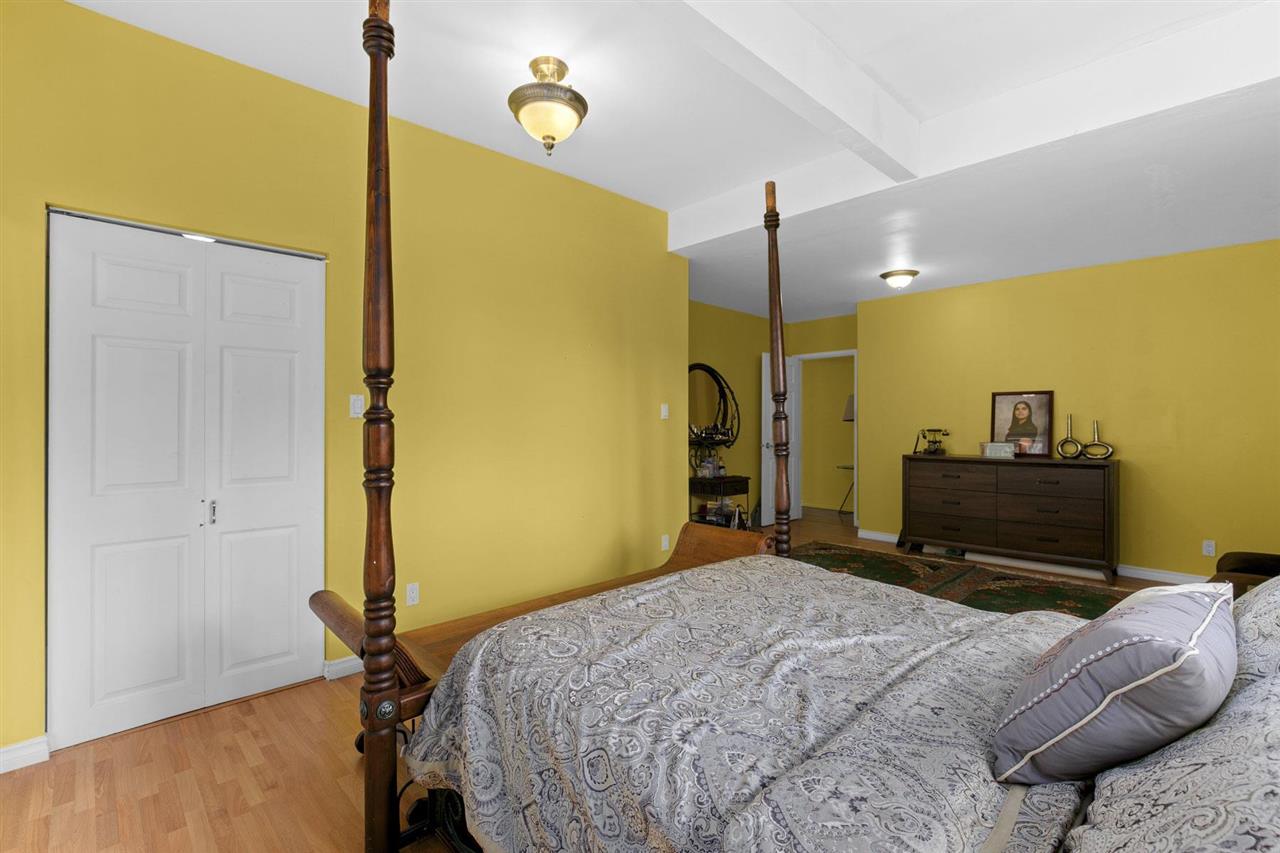 Listing image of 556 BALLANTREE ROAD