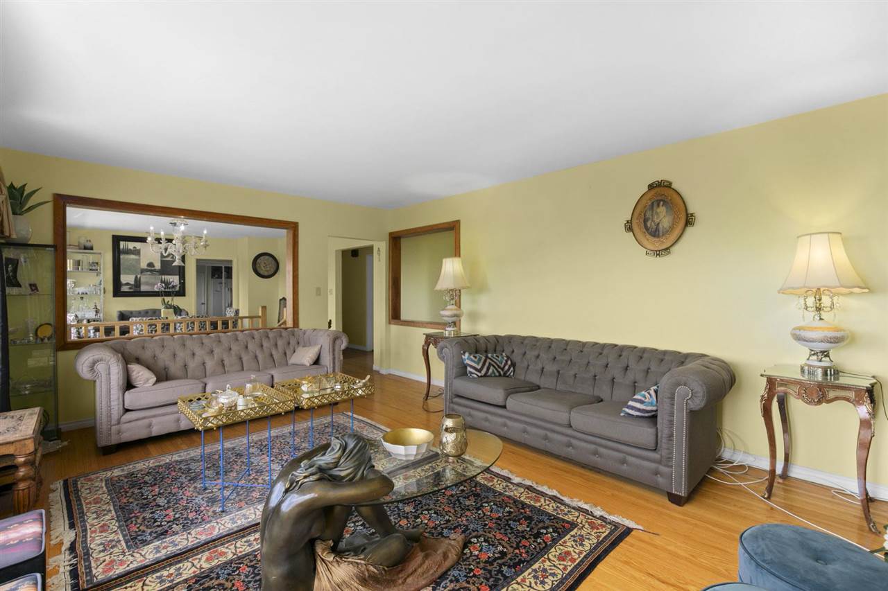 Listing image of 556 BALLANTREE ROAD