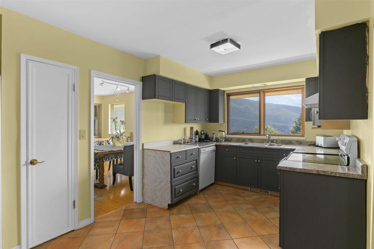 Listing image of 556 BALLANTREE ROAD