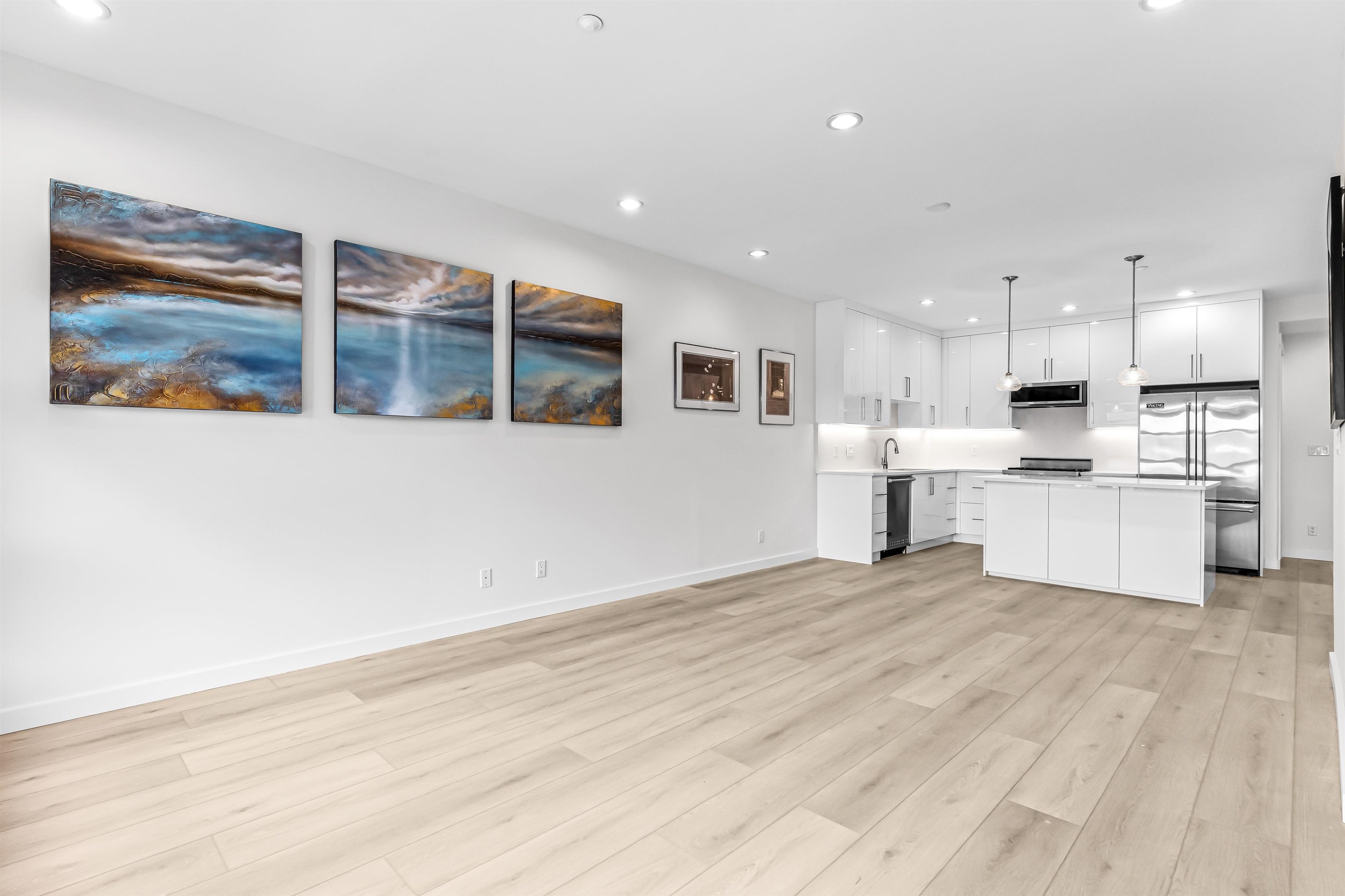 Listing image of 201 6688 ROYAL AVENUE