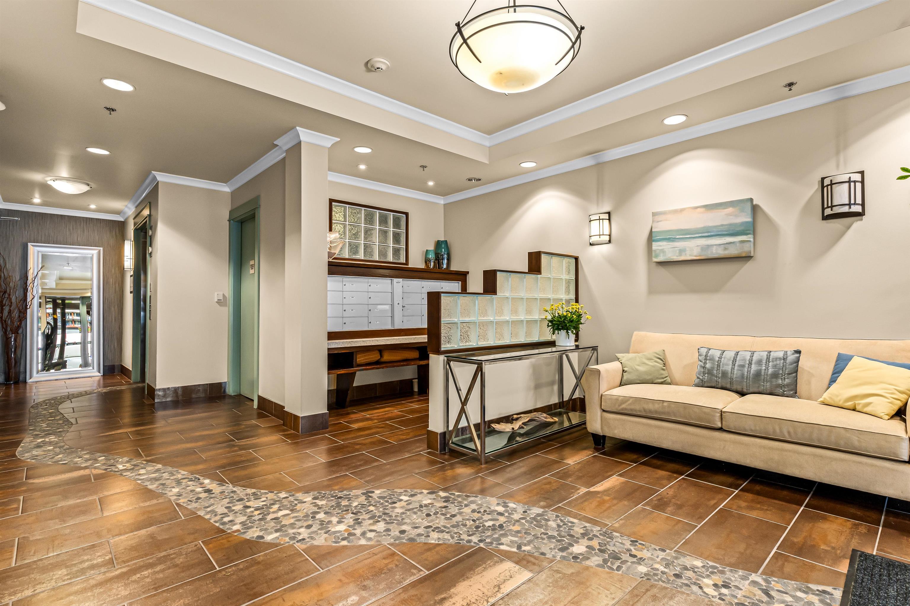 Listing image of 201 6688 ROYAL AVENUE
