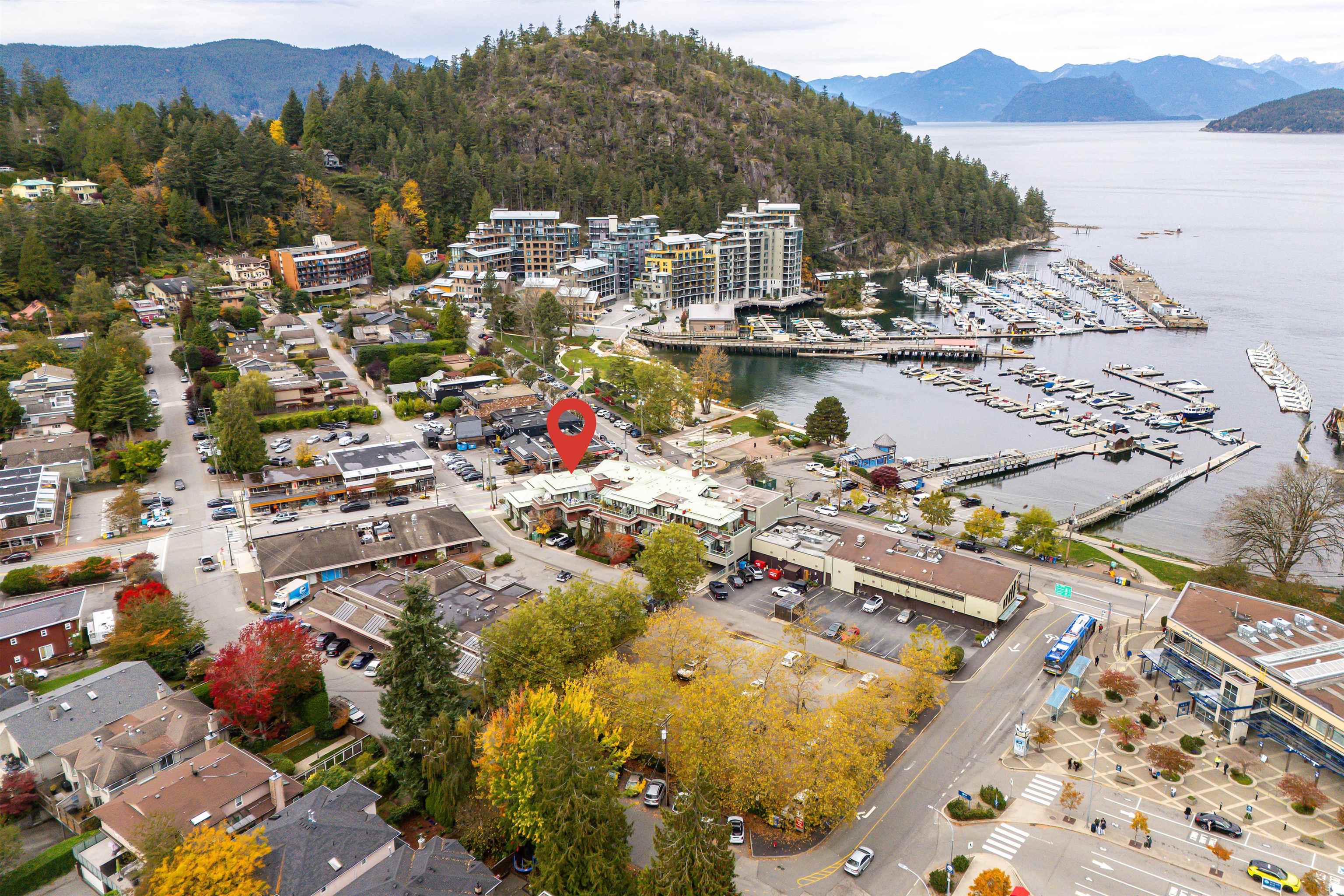 Listing image of 201 6688 ROYAL AVENUE