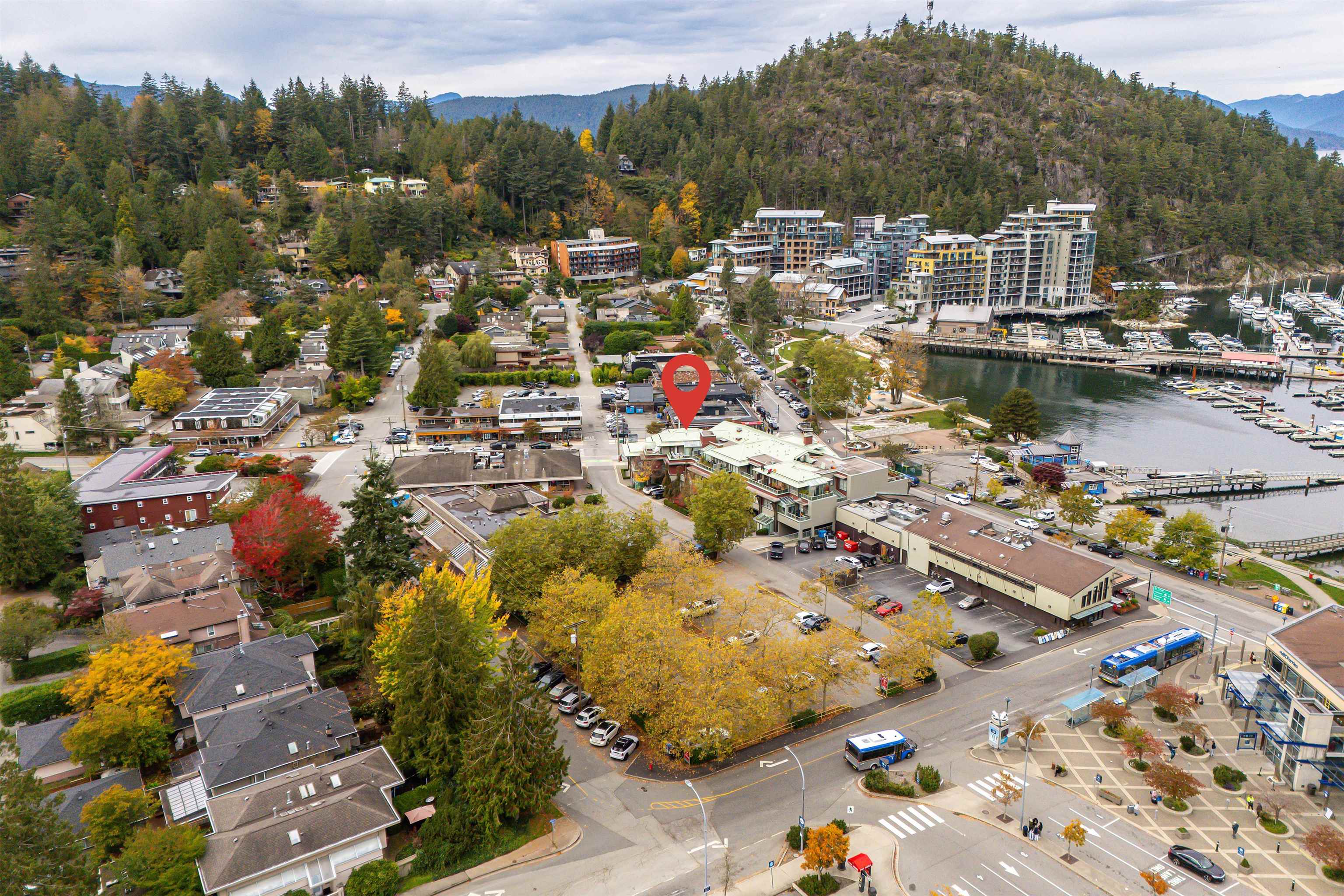 Listing image of 201 6688 ROYAL AVENUE