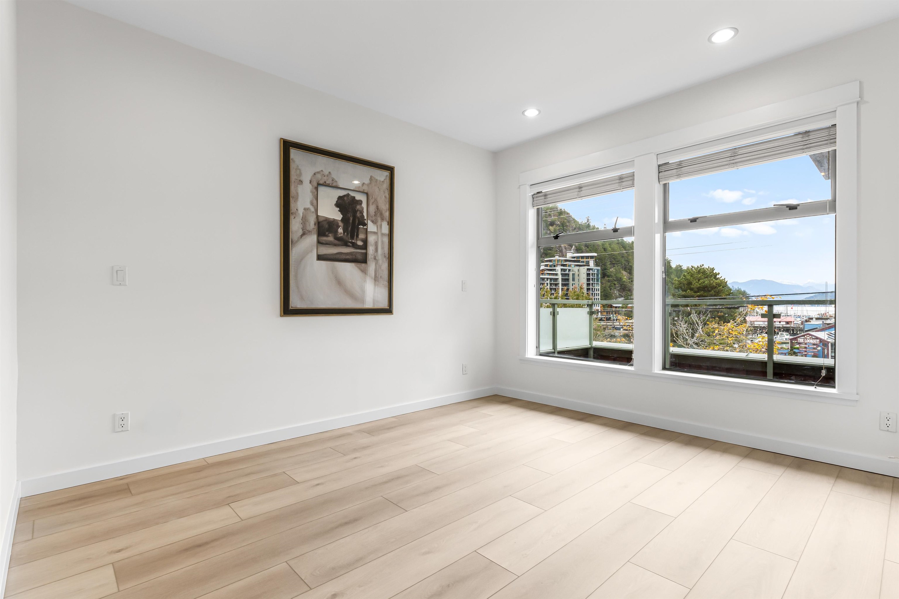 Listing image of 201 6688 ROYAL AVENUE