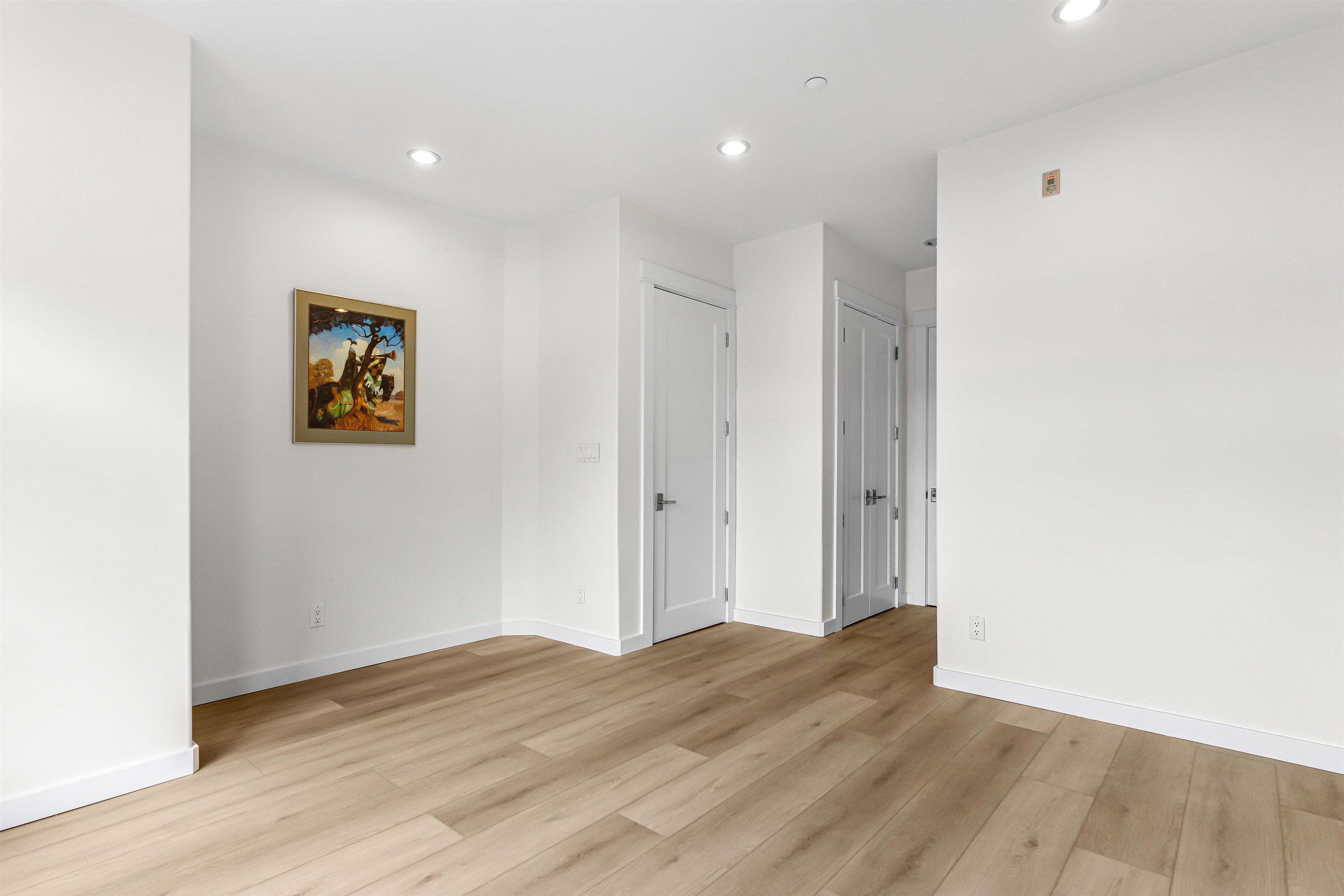 Listing image of 201 6688 ROYAL AVENUE