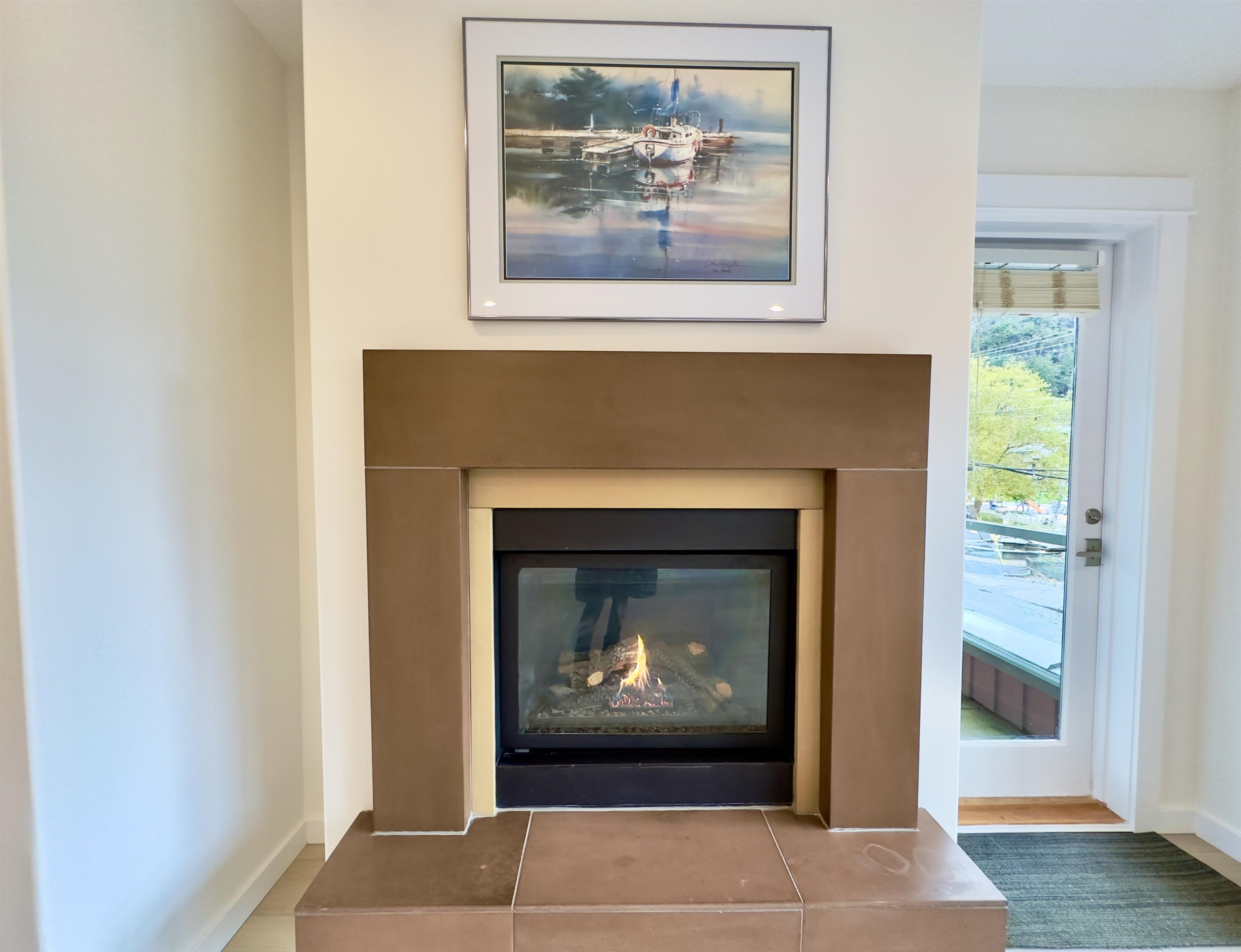 Listing image of 201 6688 ROYAL AVENUE