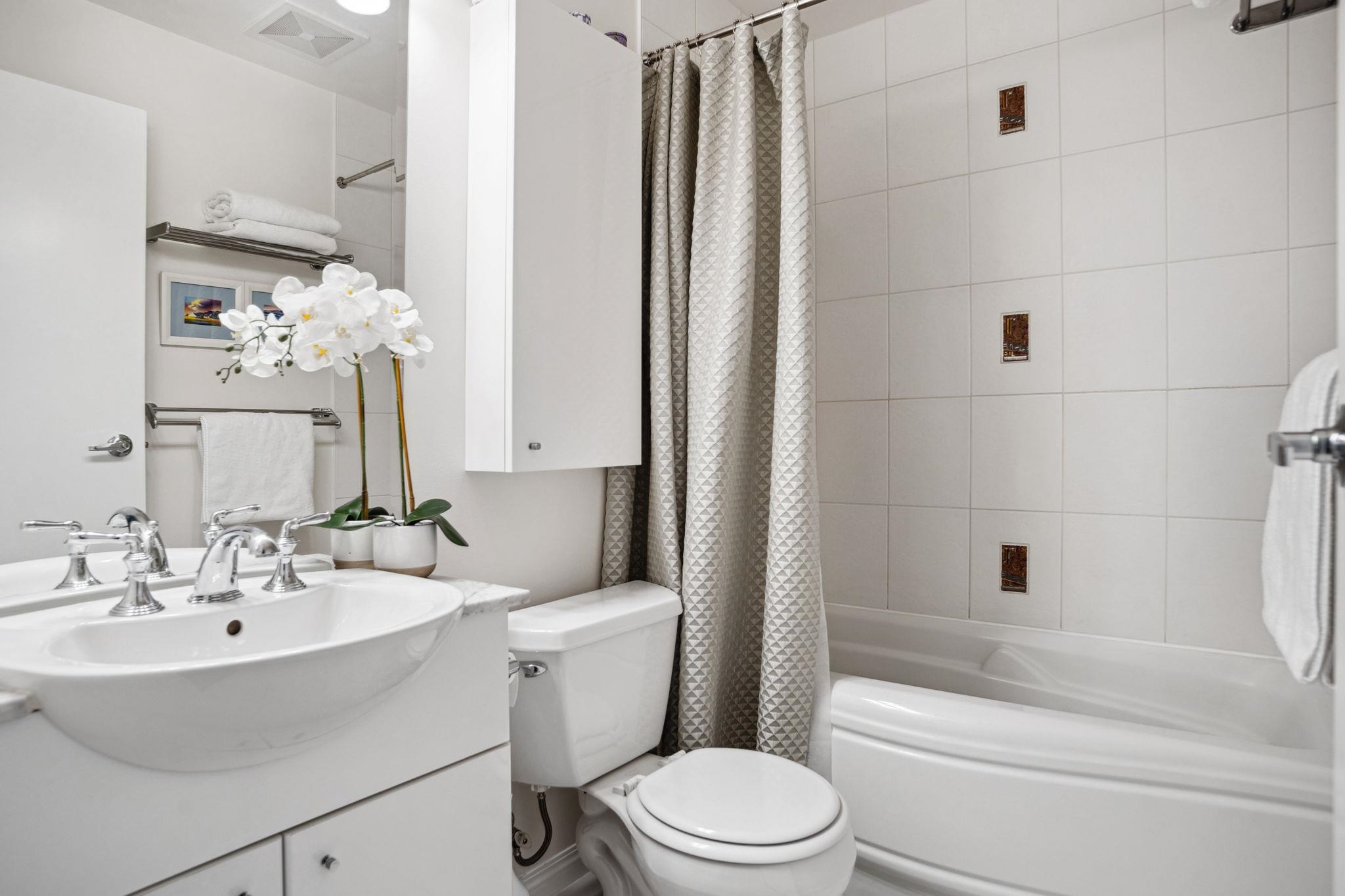 Listing image of 603 168 E ESPLANADE