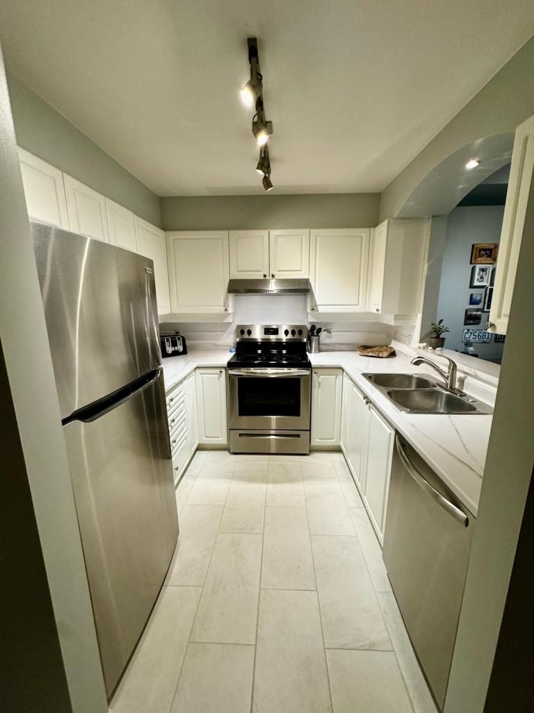 Listing image of 328 3600 WINDCREST DRIVE