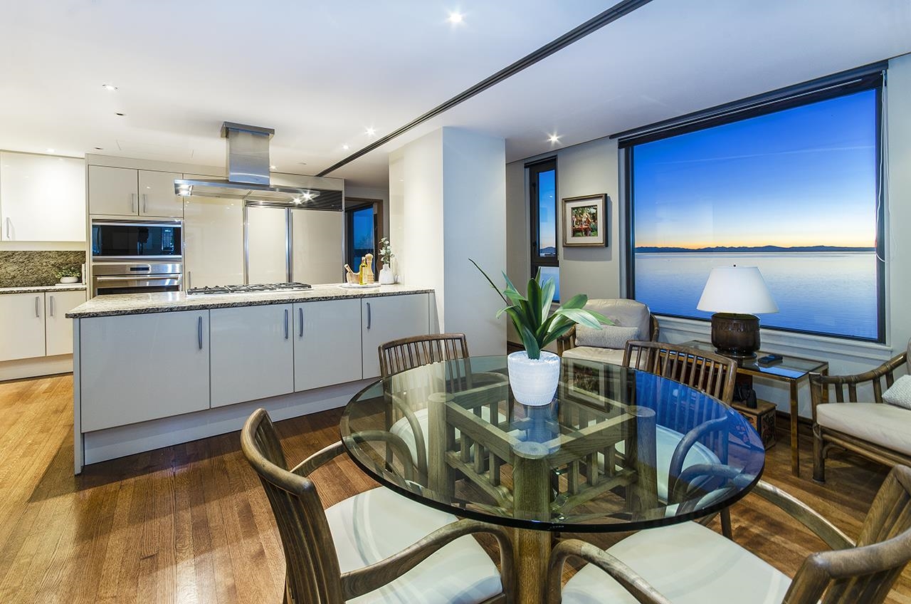 Listing image of 10 2250 BELLEVUE AVENUE