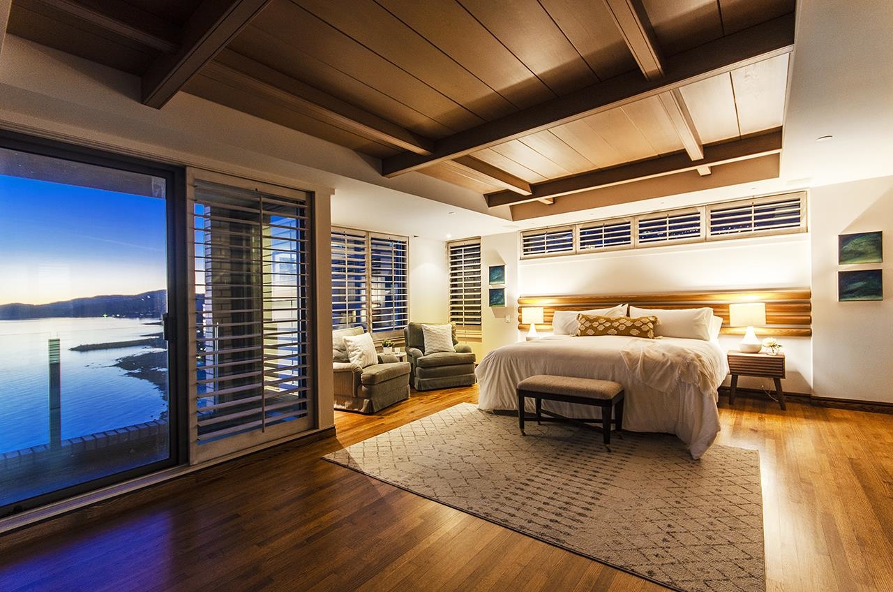 Listing image of 10 2250 BELLEVUE AVENUE