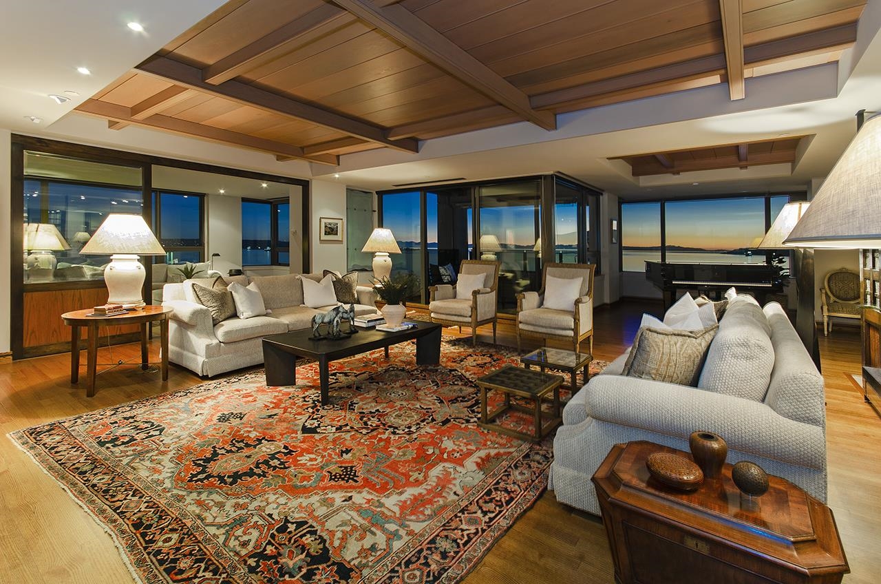 Listing image of 10 2250 BELLEVUE AVENUE