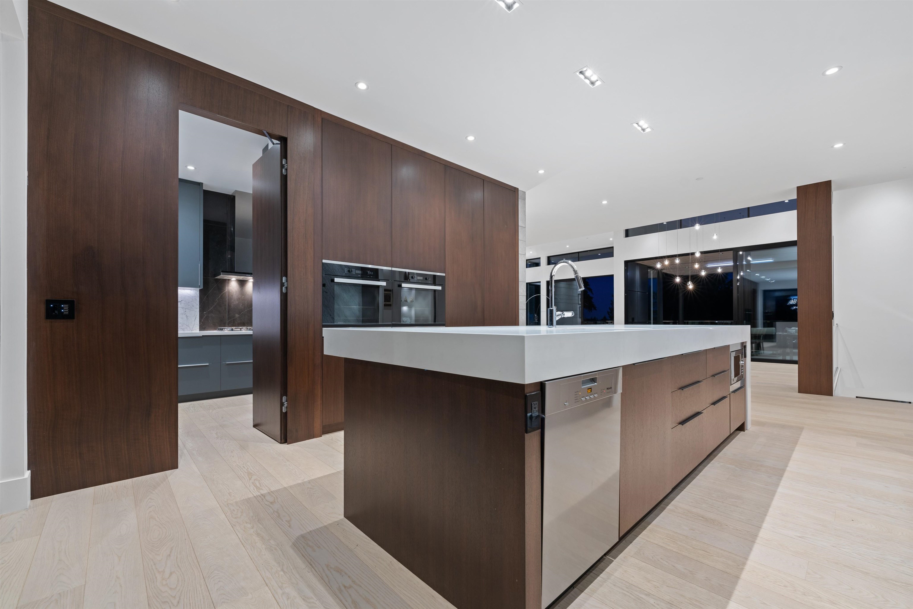 Listing image of 2965 ALTAMONT CRESCENT