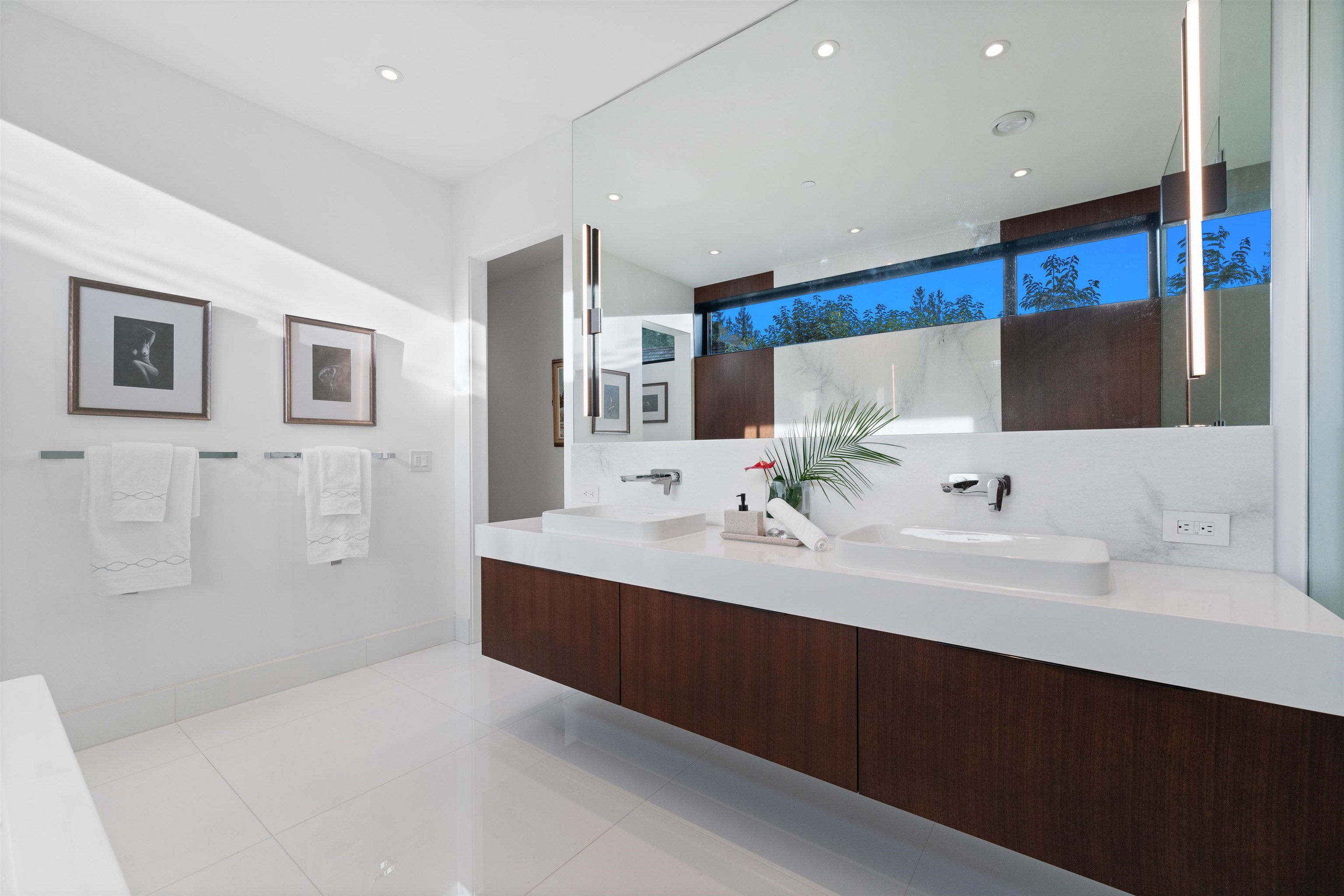 Listing image of 2965 ALTAMONT CRESCENT