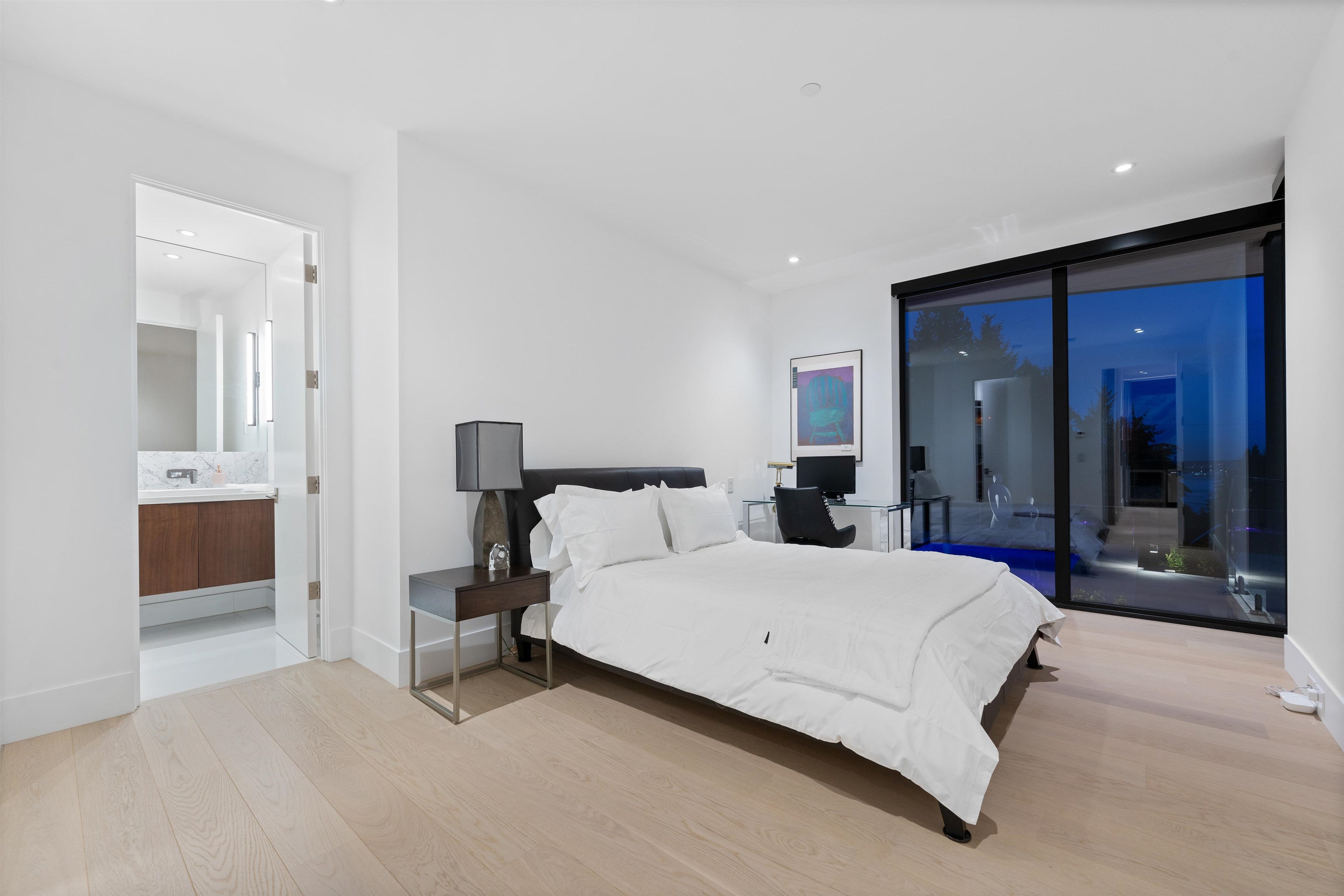 Listing image of 2965 ALTAMONT CRESCENT