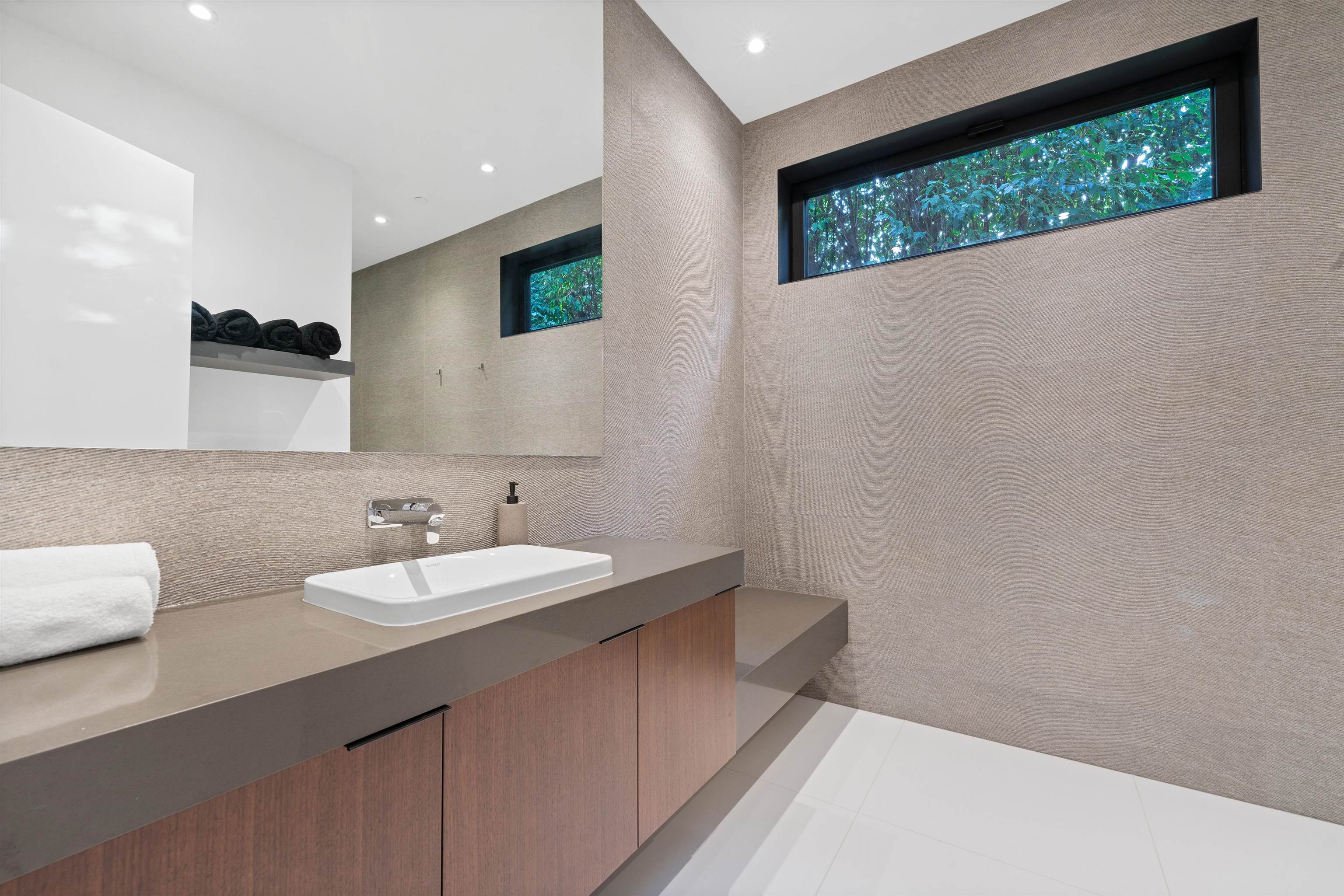Listing image of 2965 ALTAMONT CRESCENT
