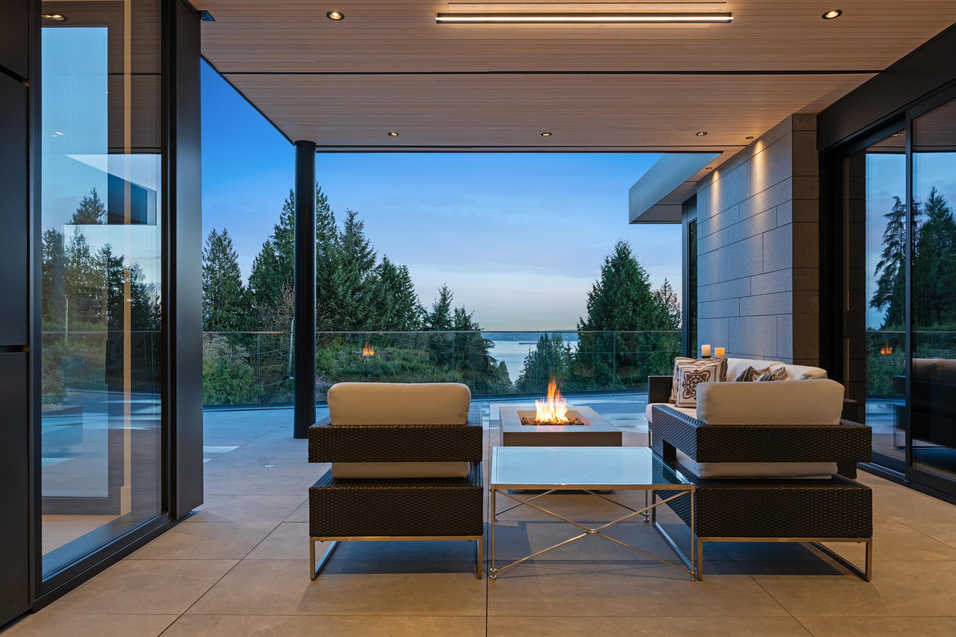 Listing image of 2965 ALTAMONT CRESCENT