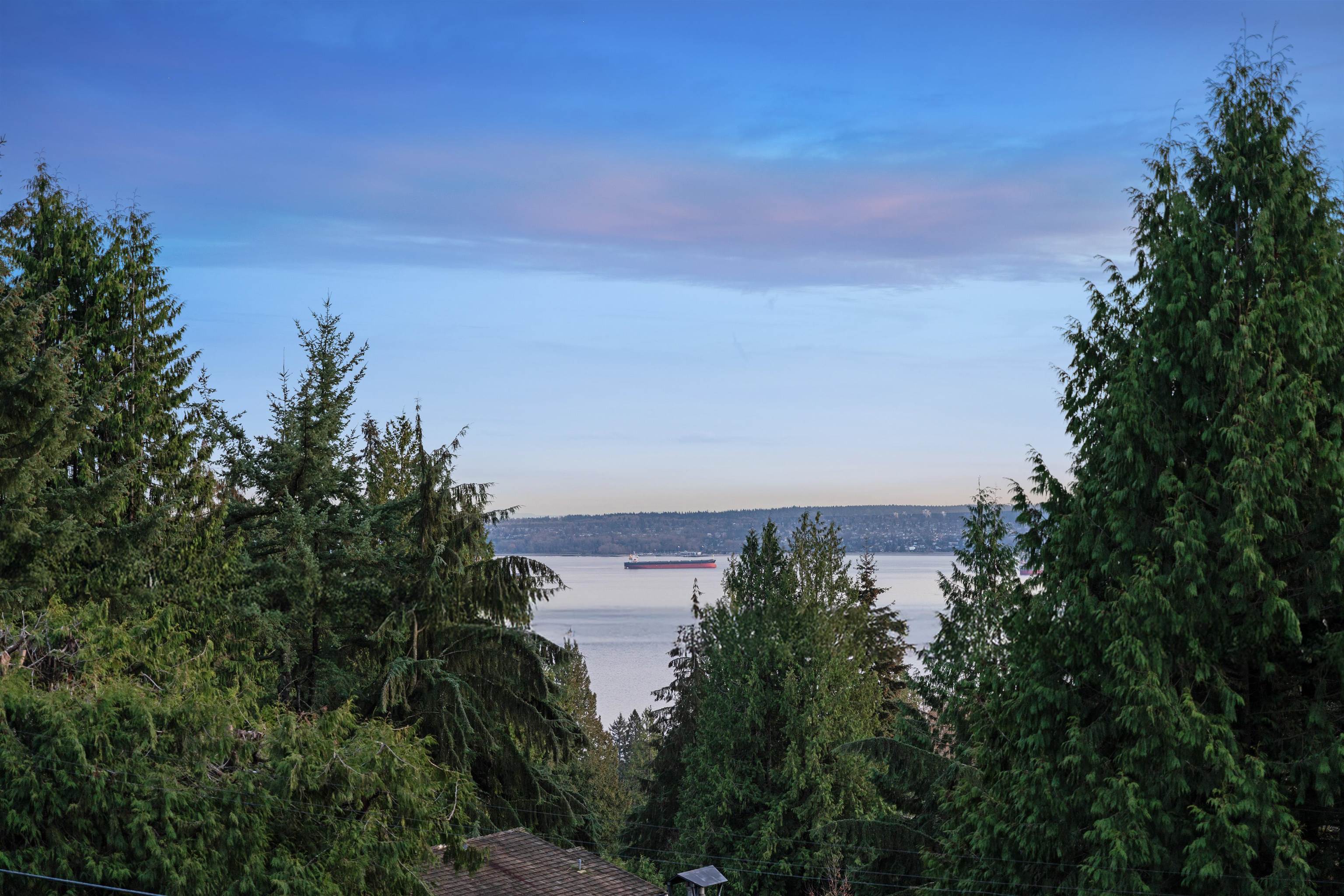 Listing image of 2965 ALTAMONT CRESCENT