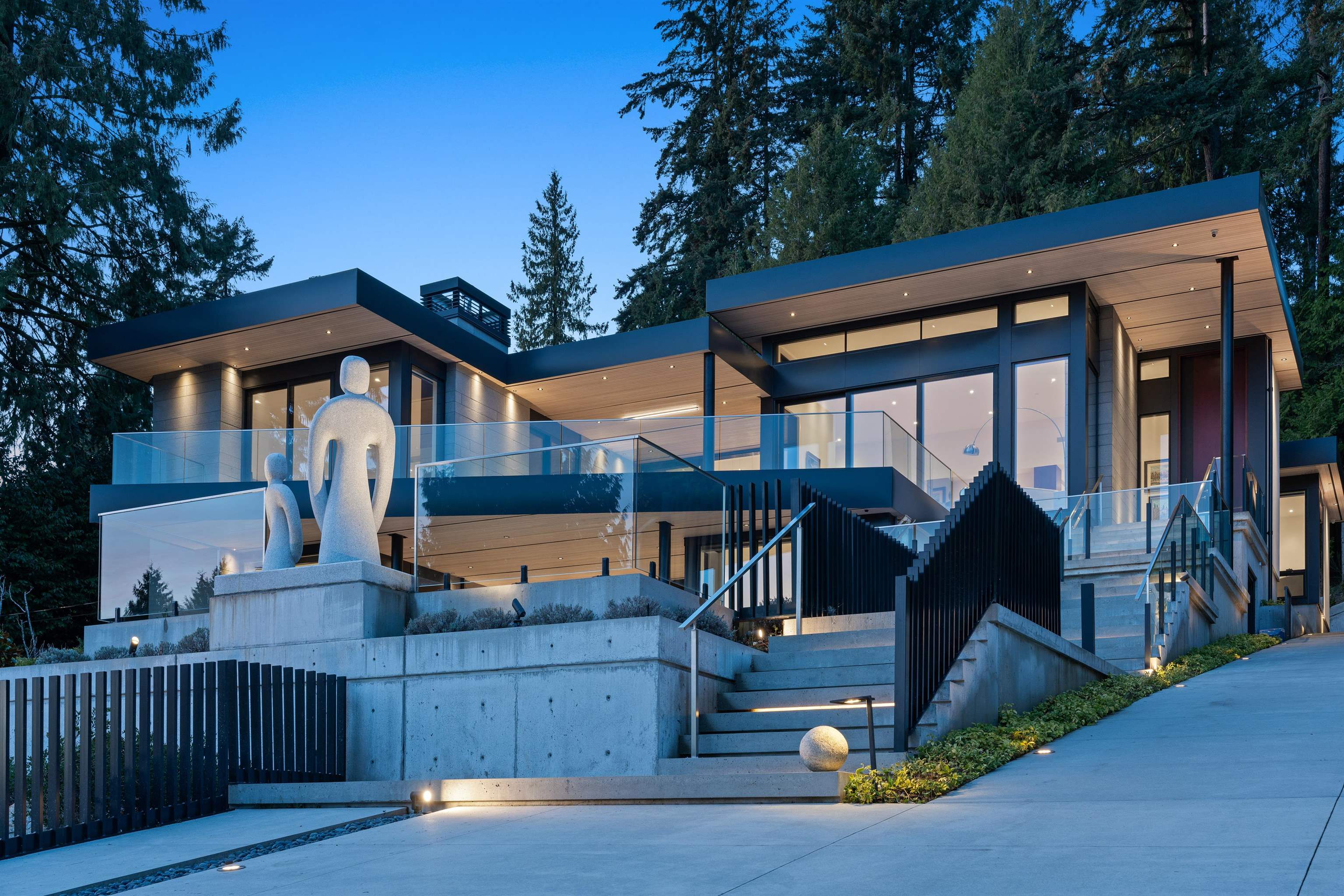 Listing image of 2965 ALTAMONT CRESCENT