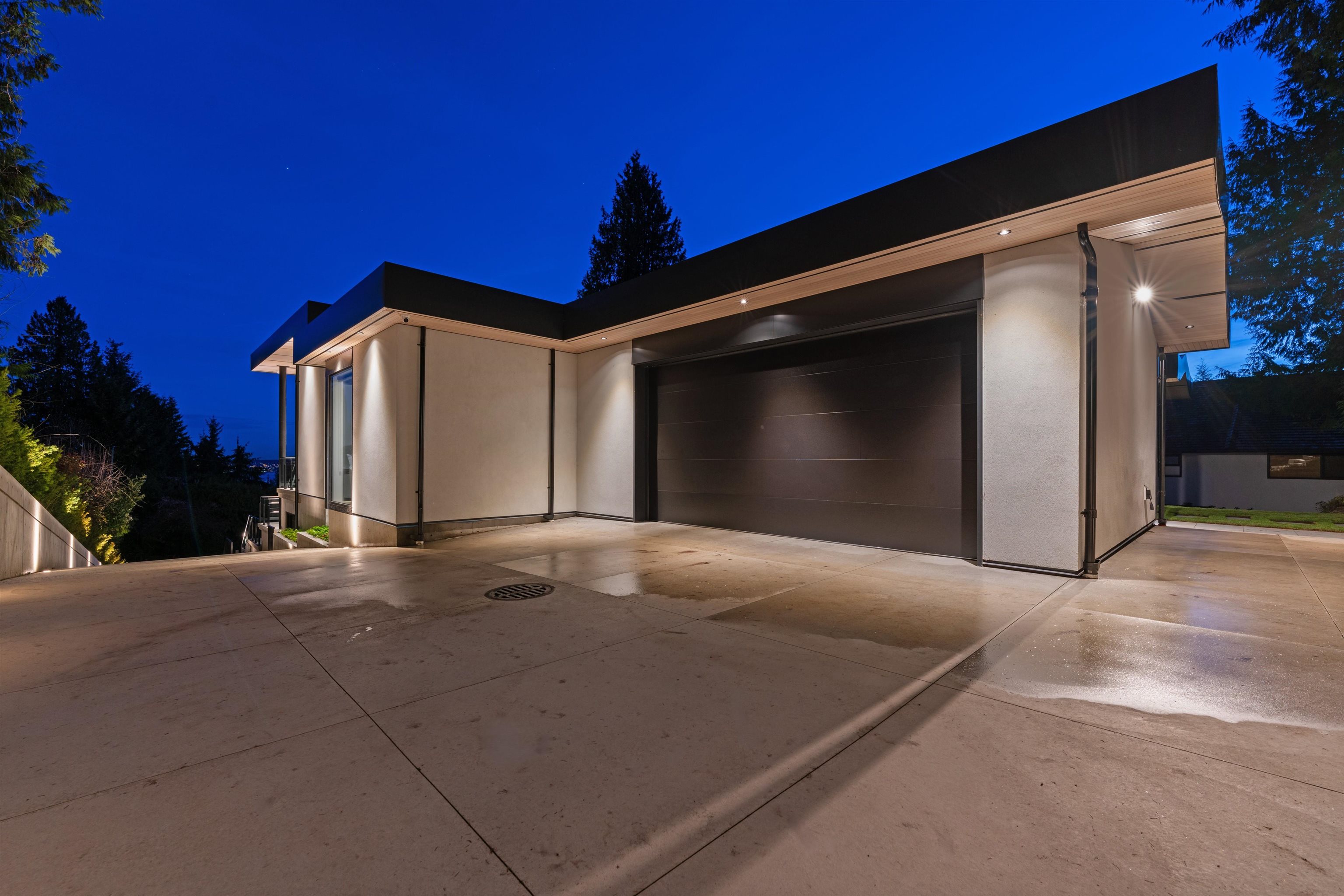 Listing image of 2965 ALTAMONT CRESCENT