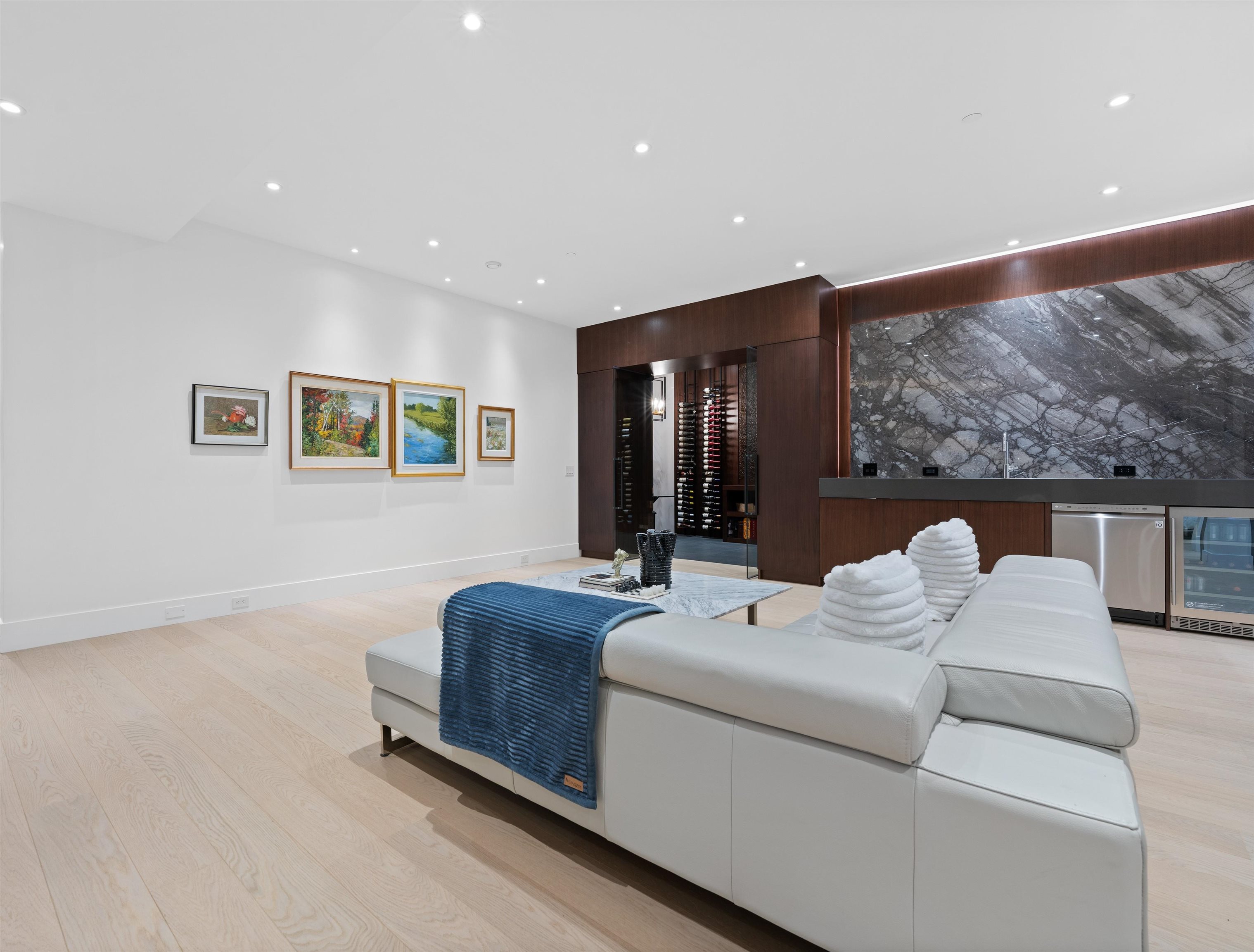 Listing image of 2965 ALTAMONT CRESCENT