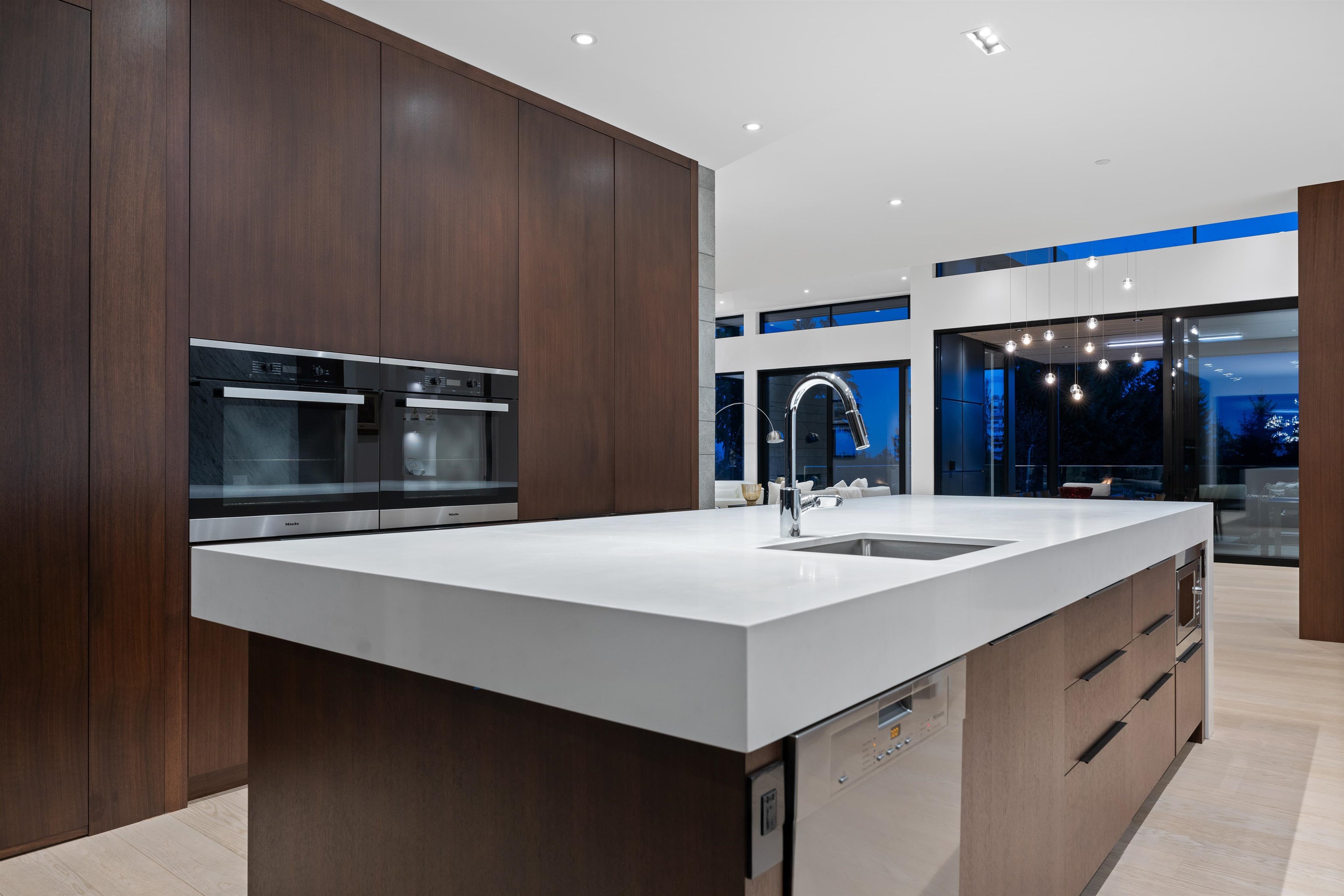 Listing image of 2965 ALTAMONT CRESCENT