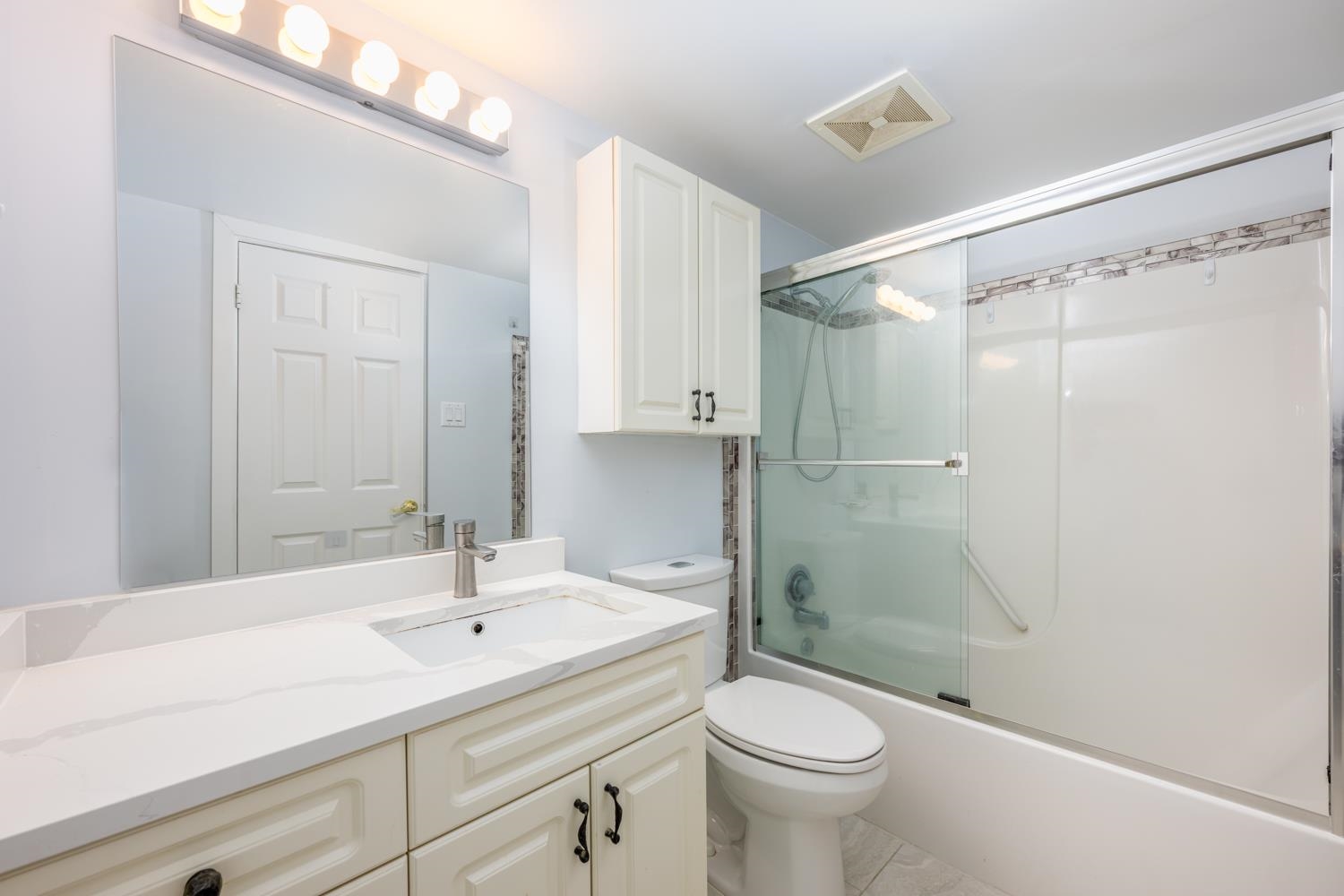 Listing image of 609 555 W 28TH STREET