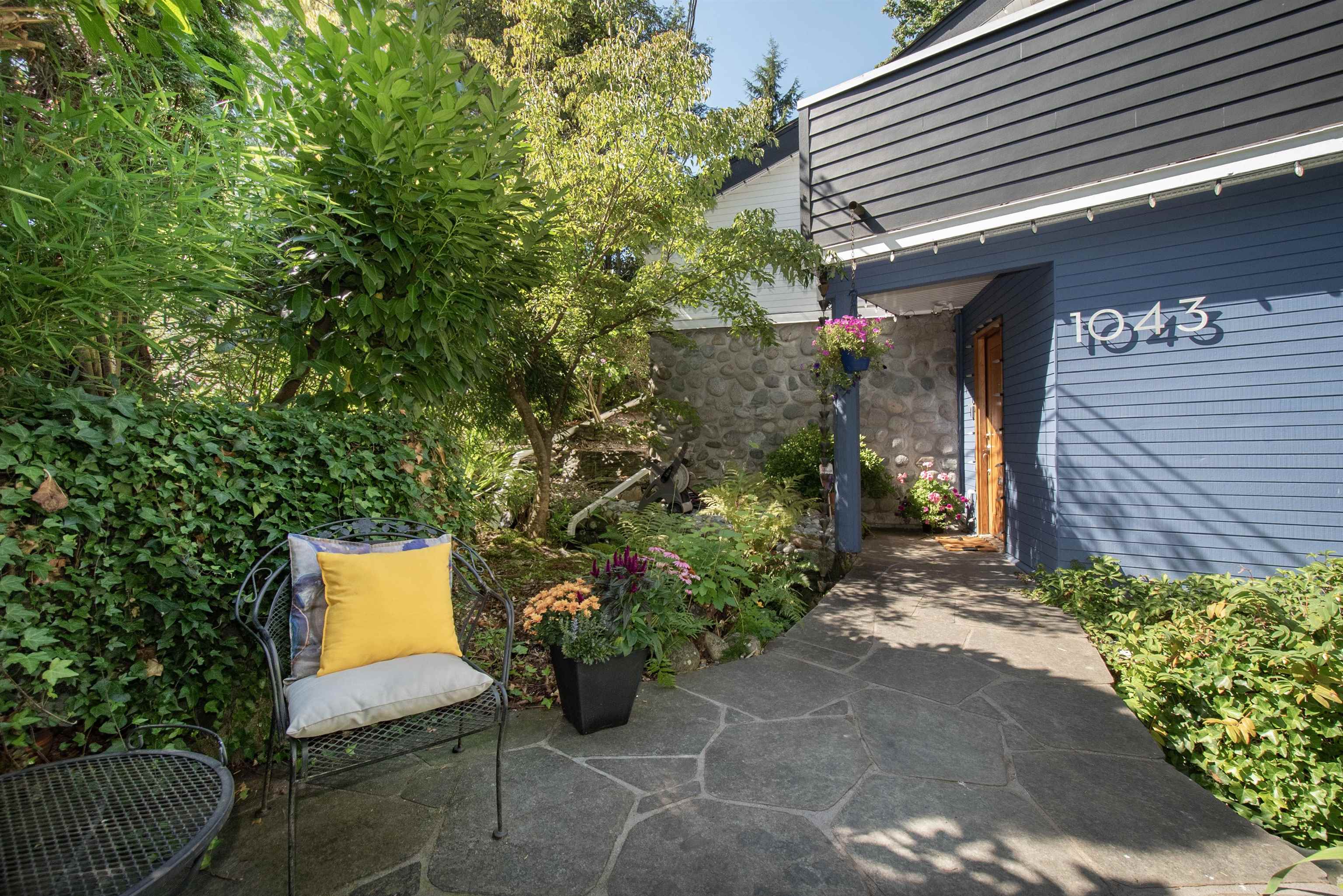 Listing image of 1043 KINLOCH LANE