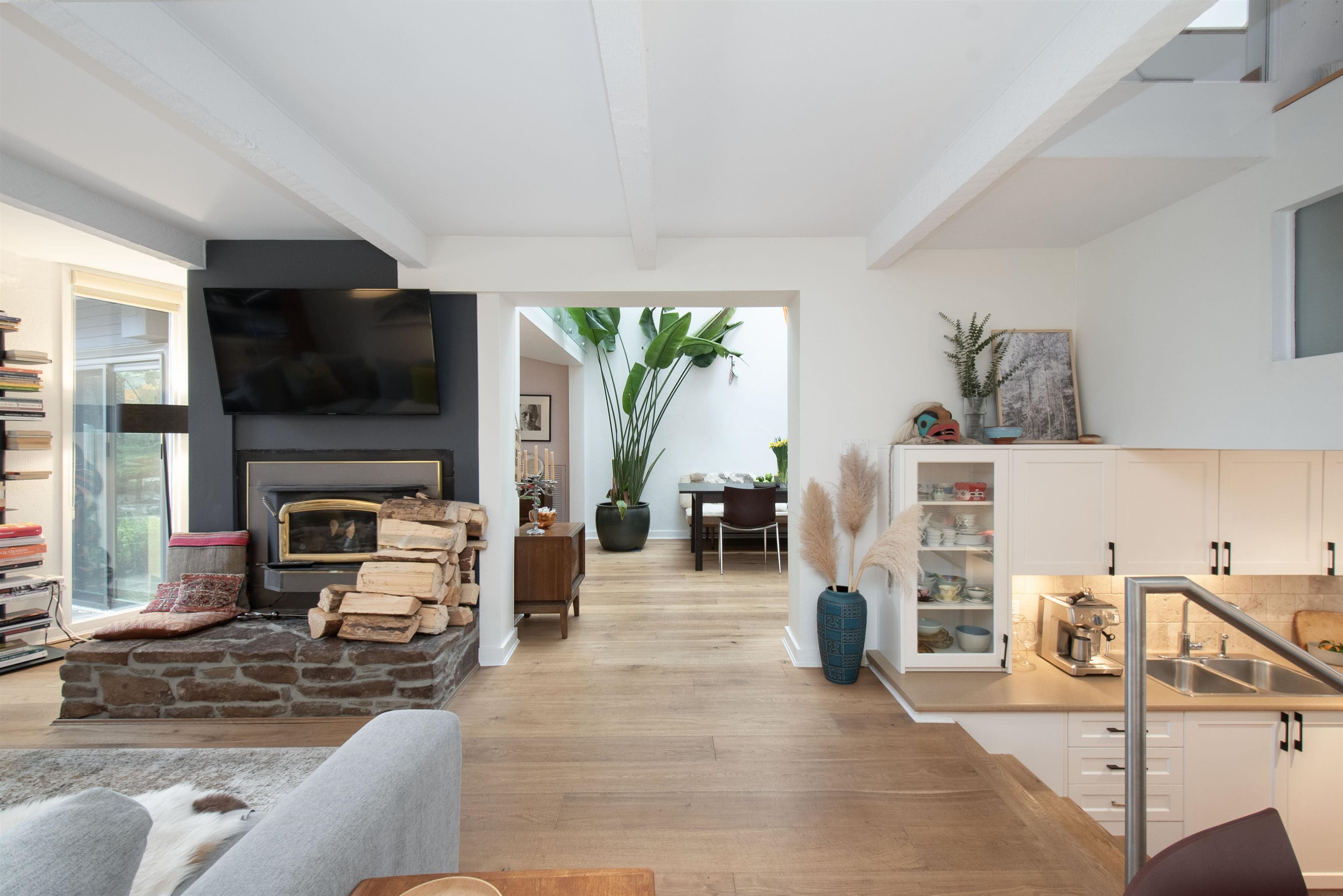 Listing image of 1043 KINLOCH LANE