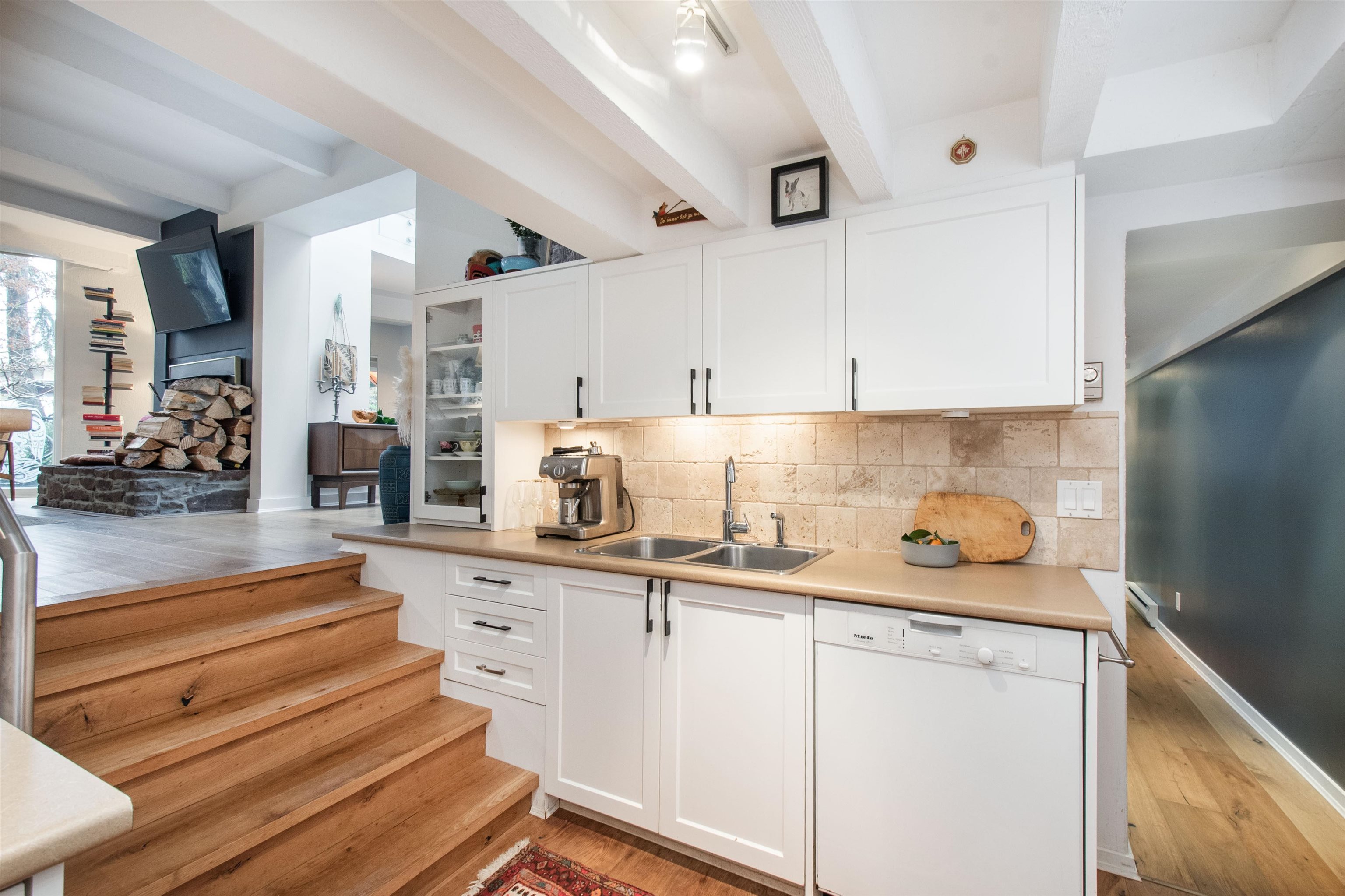 Listing image of 1043 KINLOCH LANE