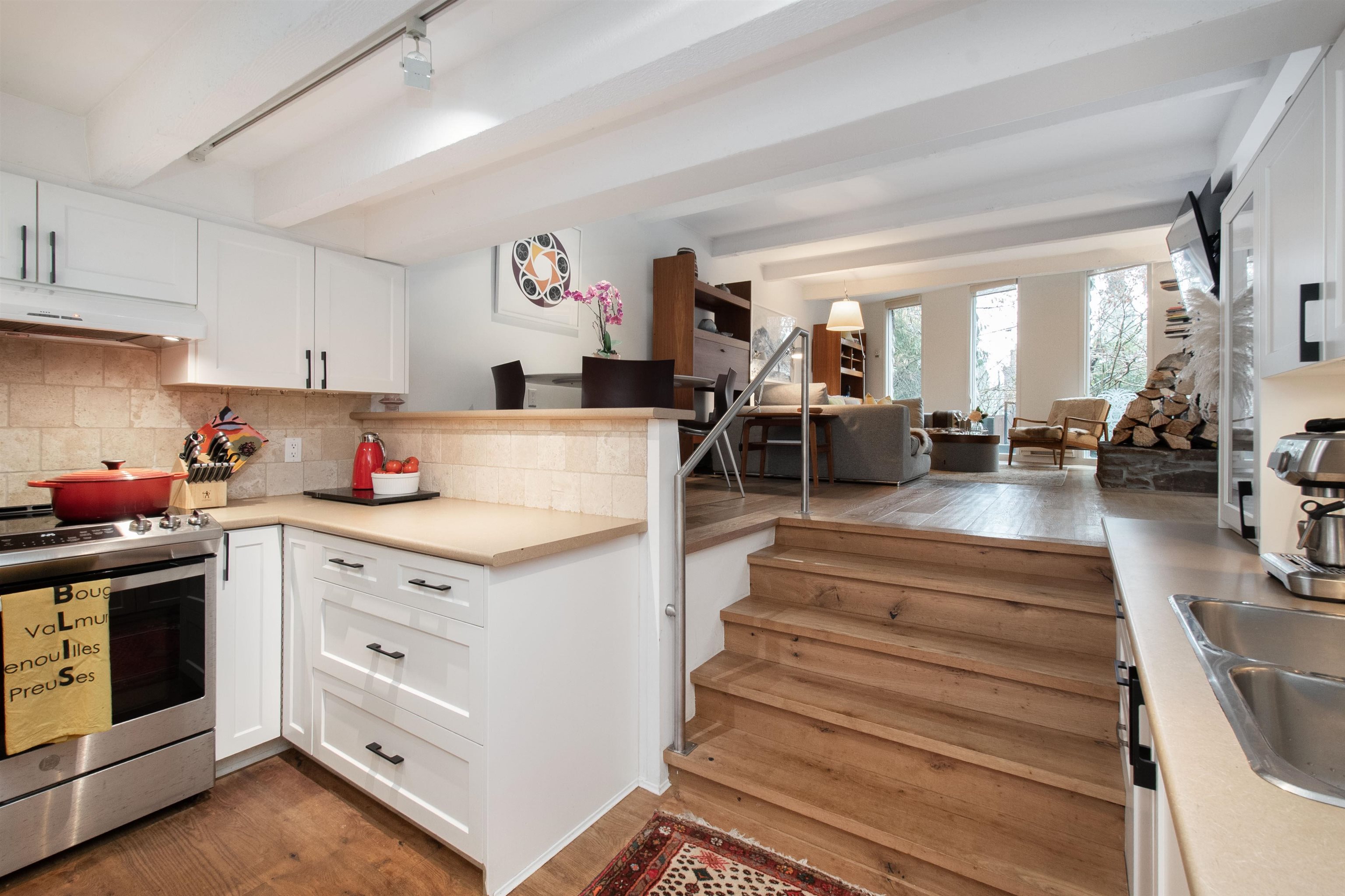 Listing image of 1043 KINLOCH LANE