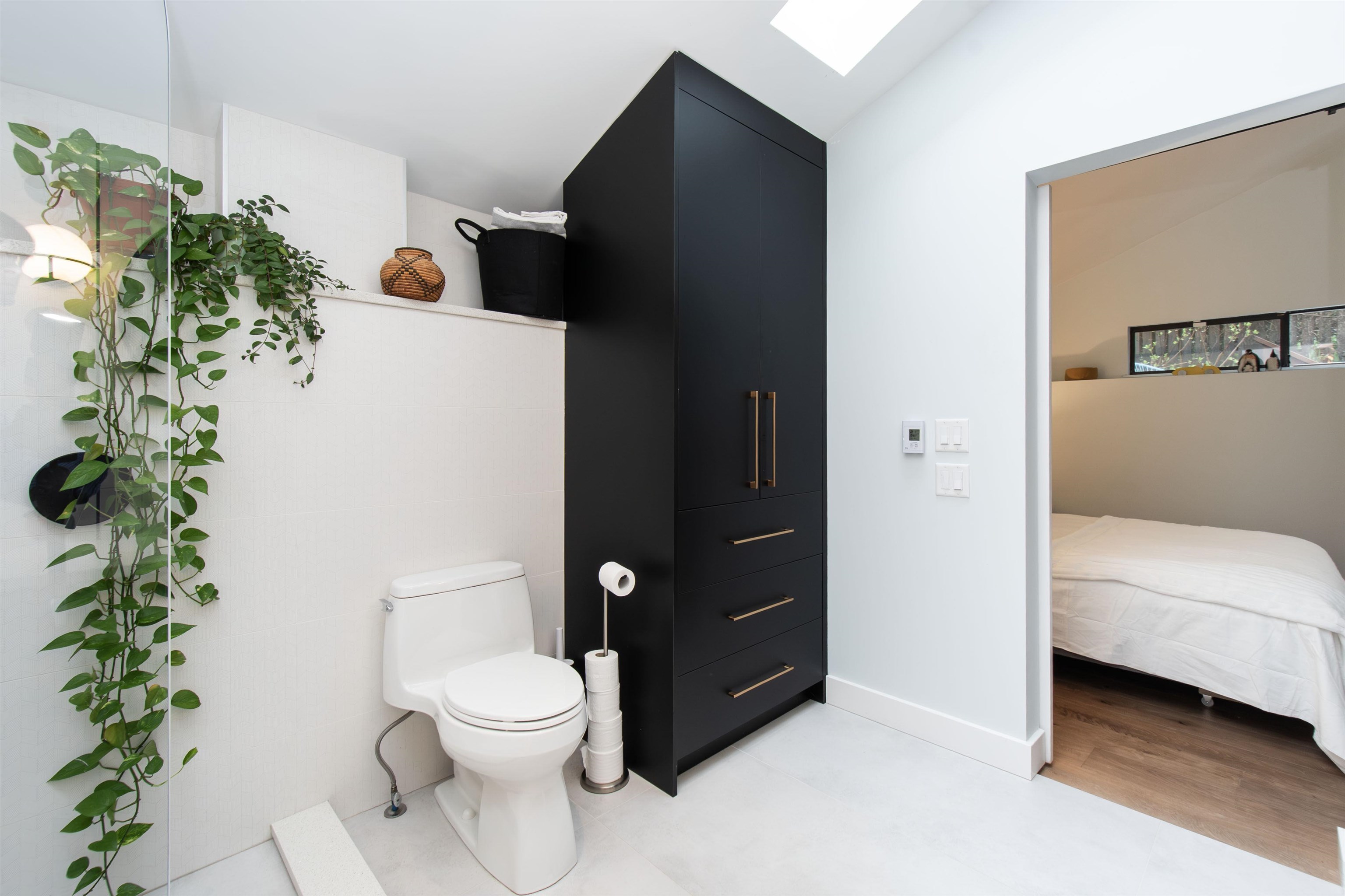 Listing image of 1043 KINLOCH LANE
