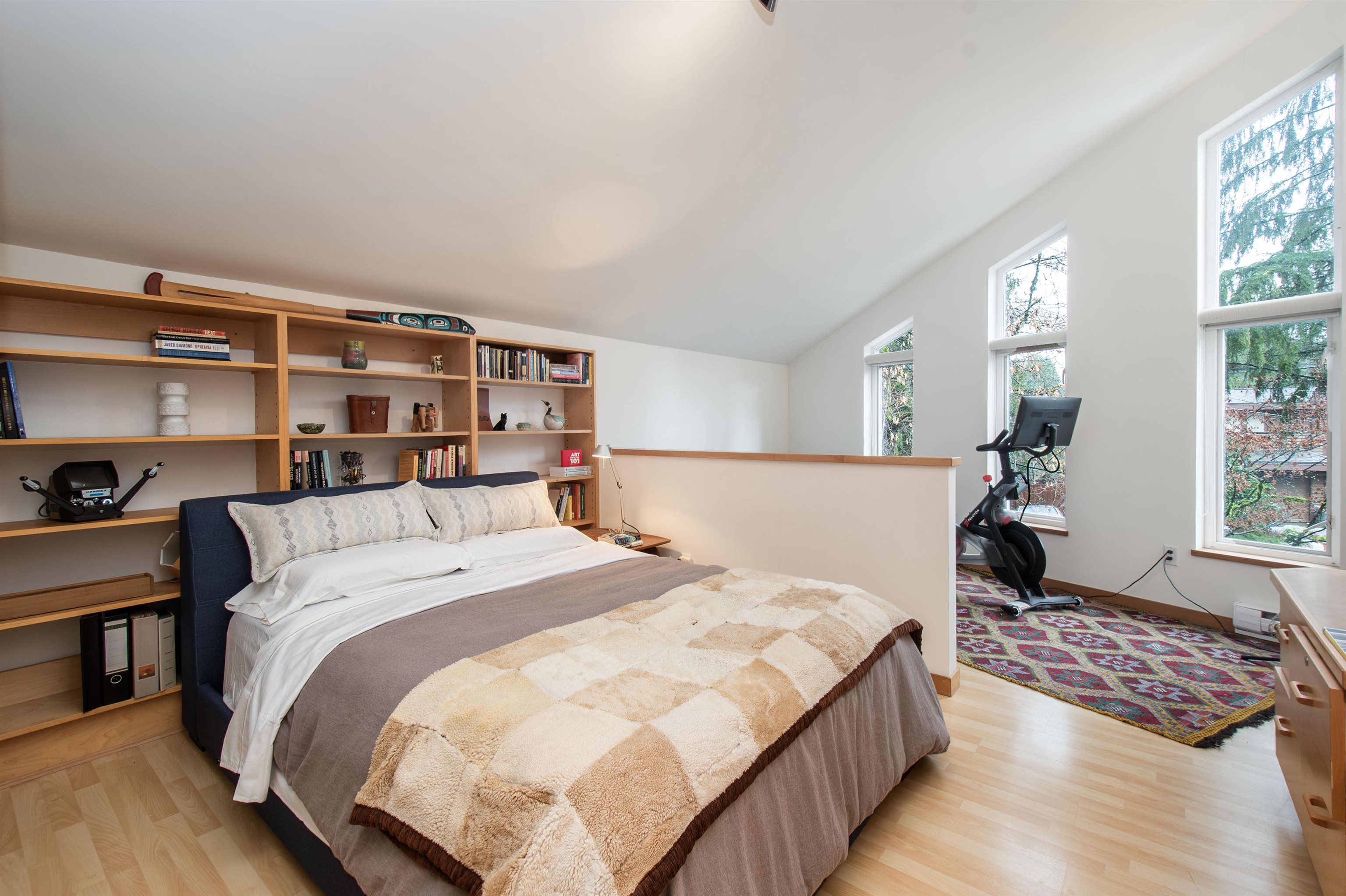 Listing image of 1043 KINLOCH LANE